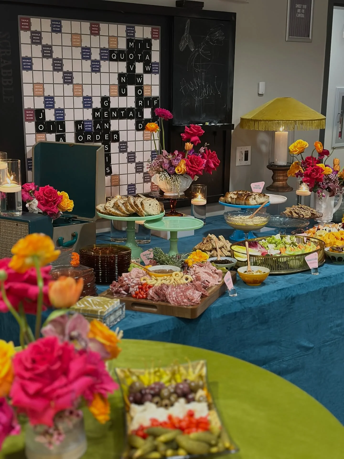 one off hospitality served up classic cocktail fare at this mid century birthday party. charcuterie and crudite, deviled eggs, short rib sliders, passed chorizo stuffed dates and ceviche kept guests fed well amongst the martinis. 🍸

@oneoffhospitali