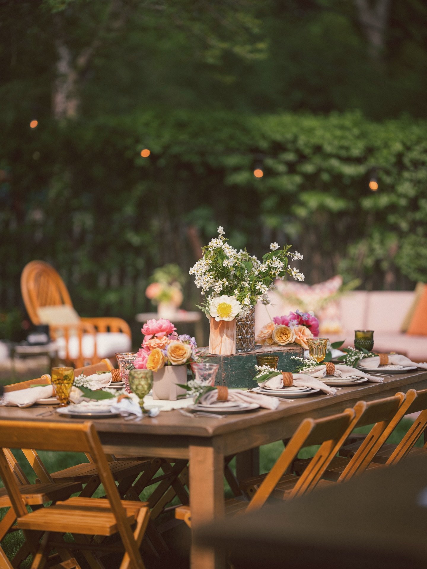 still one of my favorite spring events ever&hellip;

we turned this backyard setting into a beautiful vintage luncheon spot for a family celebration. mix and match china, cottage core accessories and gobs of spring blooms set the tone for a dreamy, e