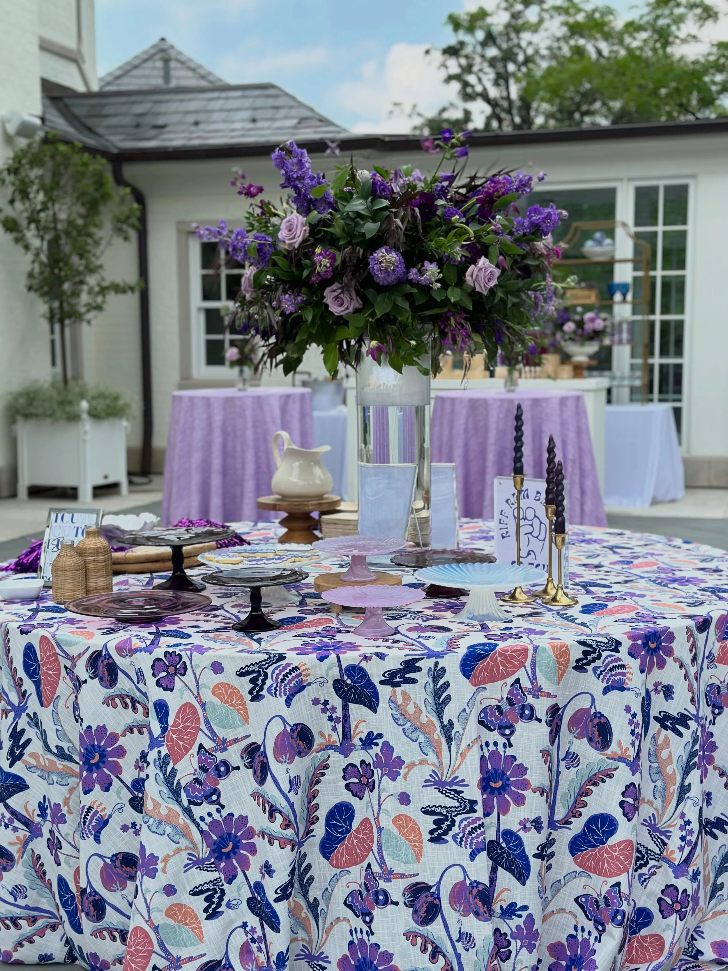 diving headfirst into graduation season! 

it&rsquo;s not too late to order rentals for your party! this backyard party used our Missy bar, back bar shelves, curated accessories, cake stands and hightop tables. 

we helped source the linens and flora