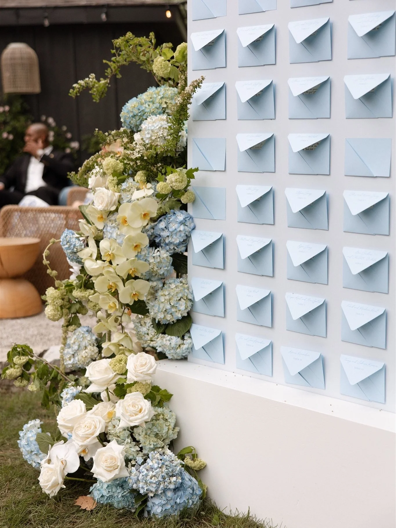 a seating chart, but make it a love letter 💌

one year ago, we celebrated a couple who reminded us that the most beautiful details are the ones that make people feel loved&hellip;

together with @xoxo__frances we created this custom seating chart fe