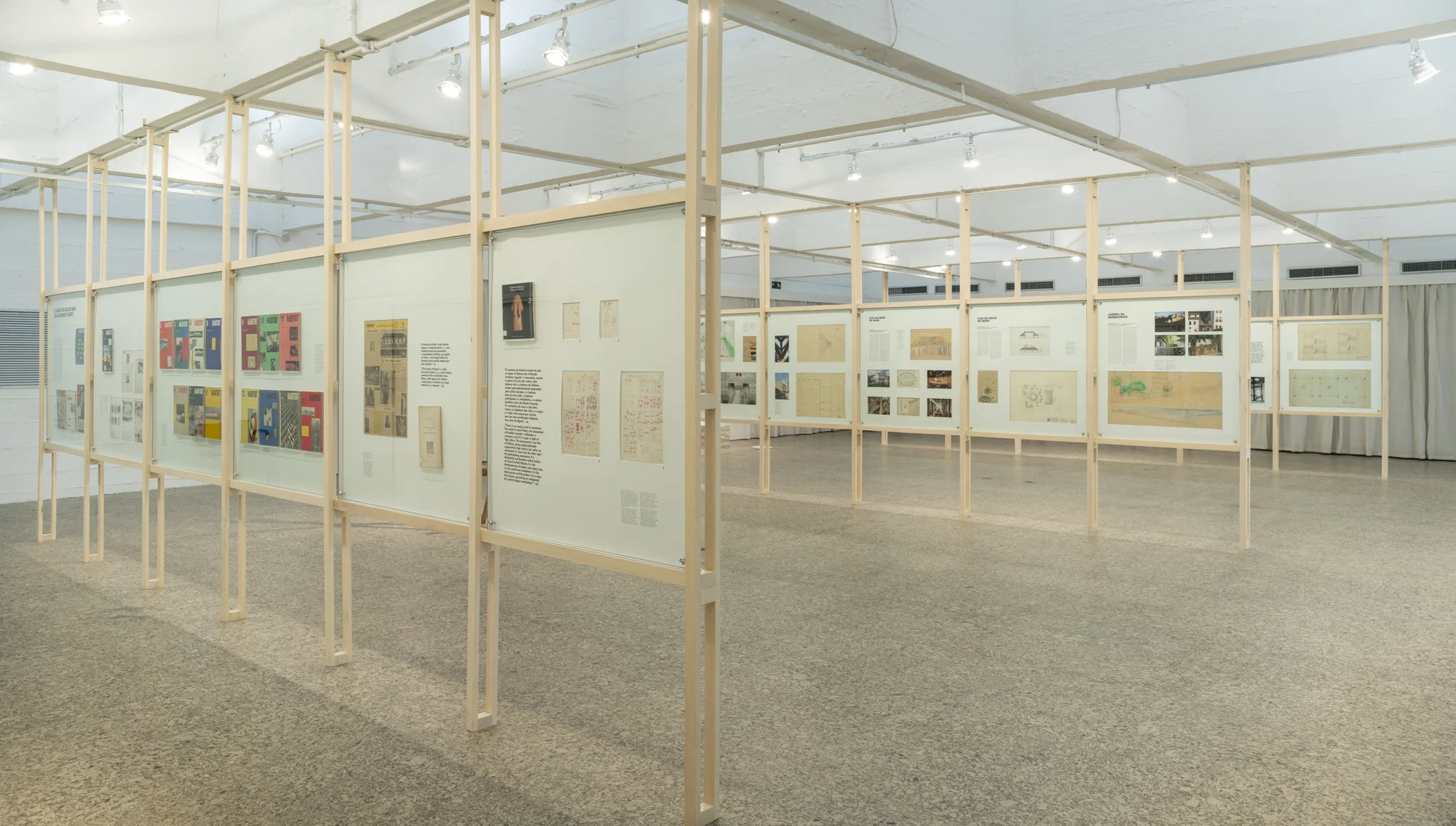 Lina Bo Bardi: Habitat , vista da exposição, 2019. Foto: © Eduardo Ortega – cortesia MASP.