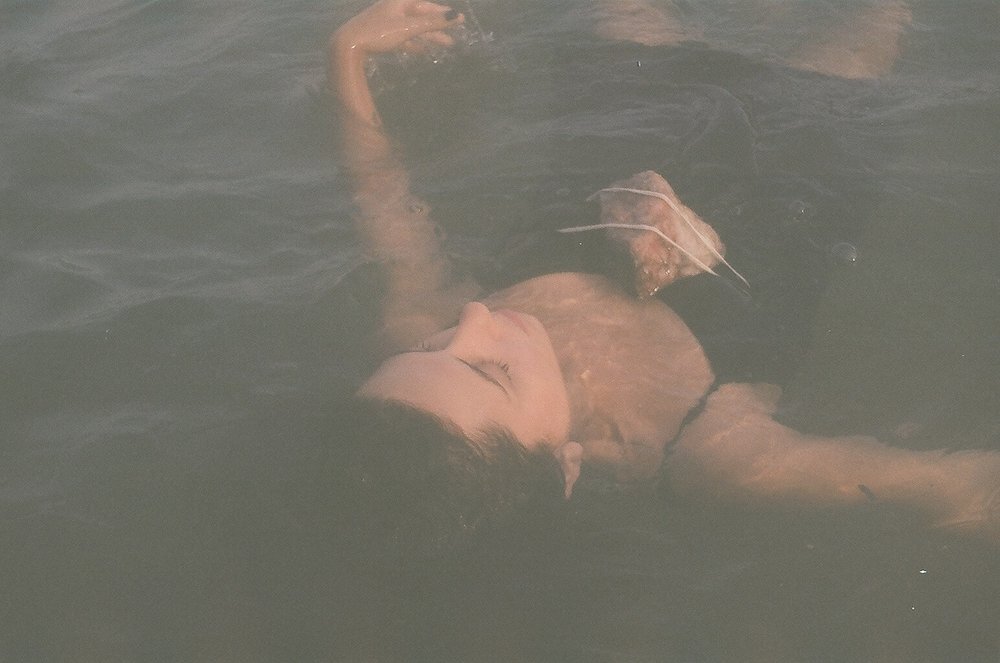 Priscilla Menezes ( @lotahille )
