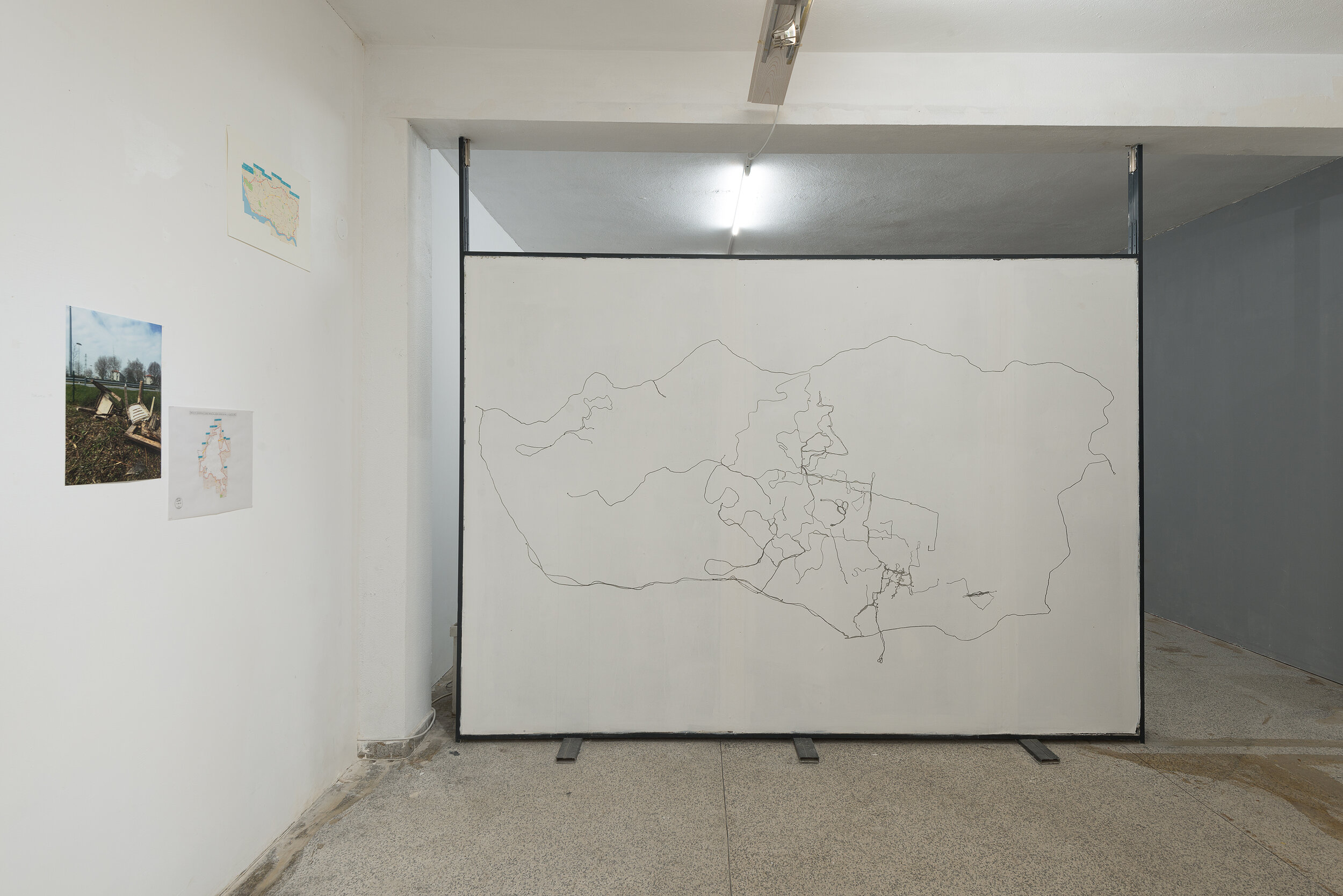  Vista da exposição individual ‘Inventário de Percursos Banais’, Espaço AL856, Porto, Portugal, 2019. 