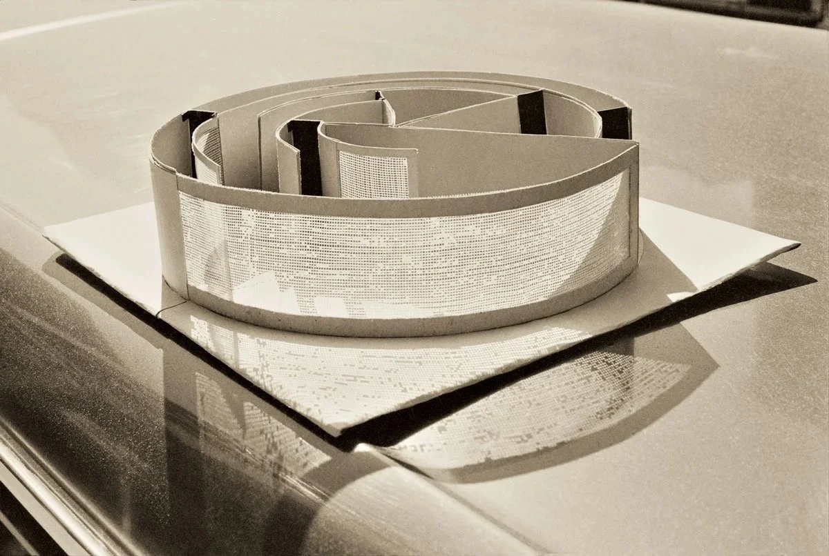  Hélio Oiticica,  maquete para Subterranean Tropicália Projects: PN15 Penetrable , 1971  Crédito: Miguel Rio Branco e César e Claudio Oiticica 