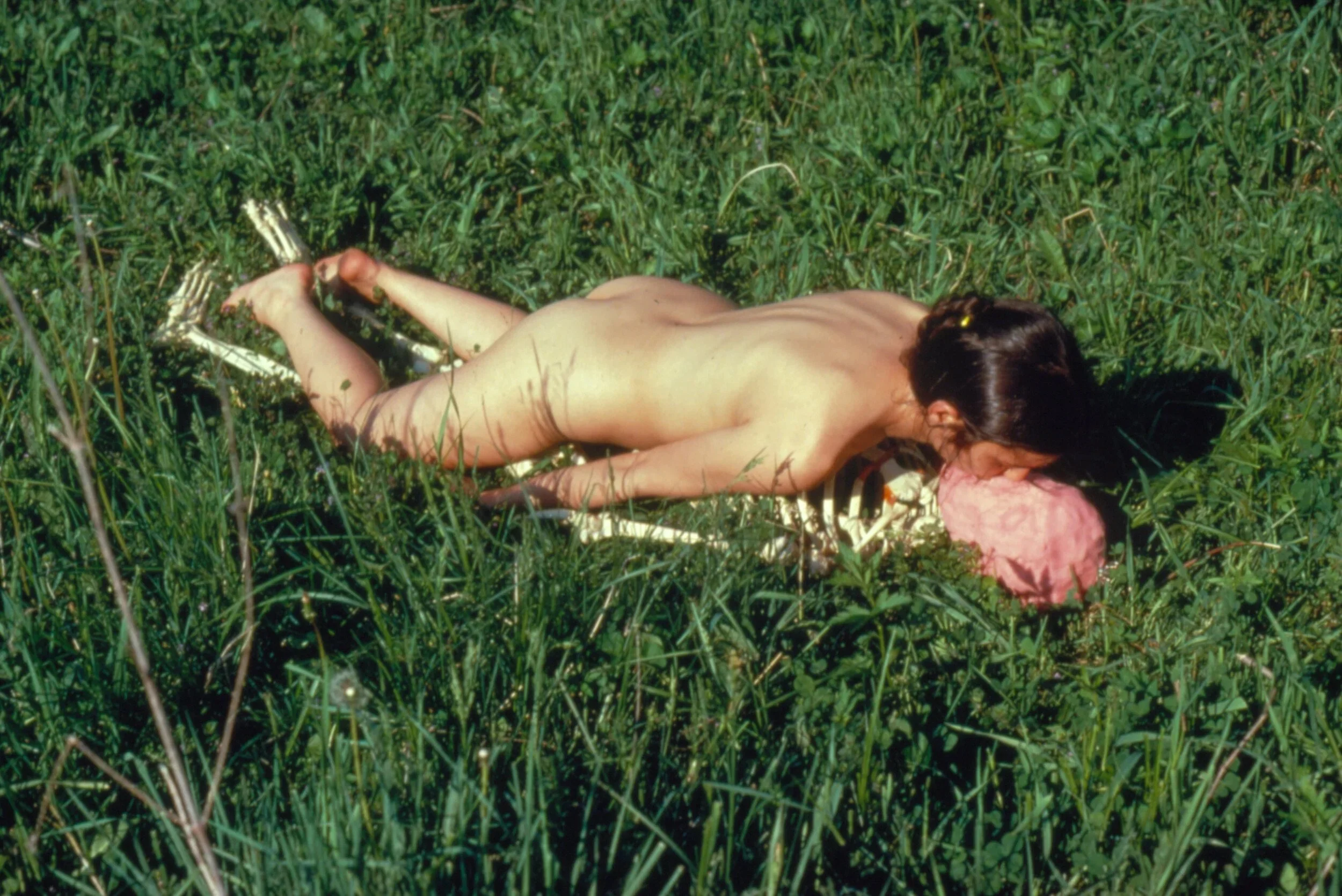   On Giving Life , 1975 Crédito: © The Estate of Ana Mendieta Collection 