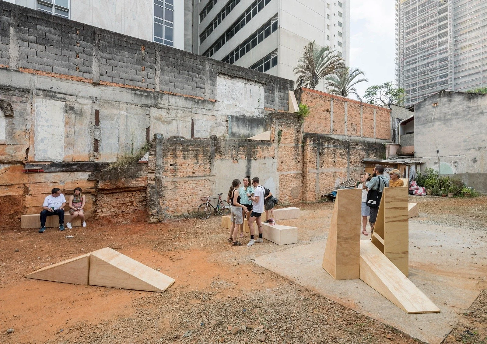  Raphaela Melsohn,  Arquitetura modular para um habitar coletivo , trabalho desenvolvido ao longo da residência Ybytu, 2023. Foto: Ding Musa. Cortesia da YBYTU e artista. 