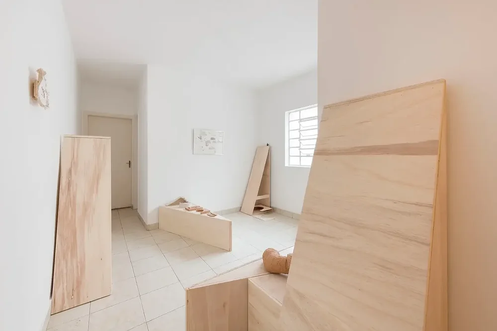  Raphaela Melsohn,  Arquitetura modular para um habitar coletivo , trabalho desenvolvido ao longo da residência Ybytu, 2023. Foto: Ding Musa. Cortesia da YBYTU e artista. 