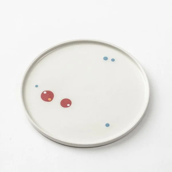 dots-pletter-service-tableware-stel-porcelain-keramik-ceramic-plate-tallerken-20cm-white-with-red-dots-blue-orange-white_1024x1024.jpg