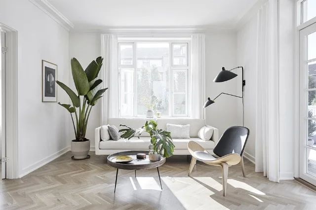 With an impeccable sense of style and a keen attention to details, Kathrine has created an amazing home for her family. The simple white walls and warm wooden floors are paired beautifully with strong accents and sharp design details. 