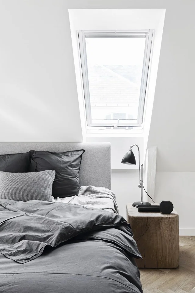 The skylight adds natural light. The night table in solid wood is Kathrine's own design. 