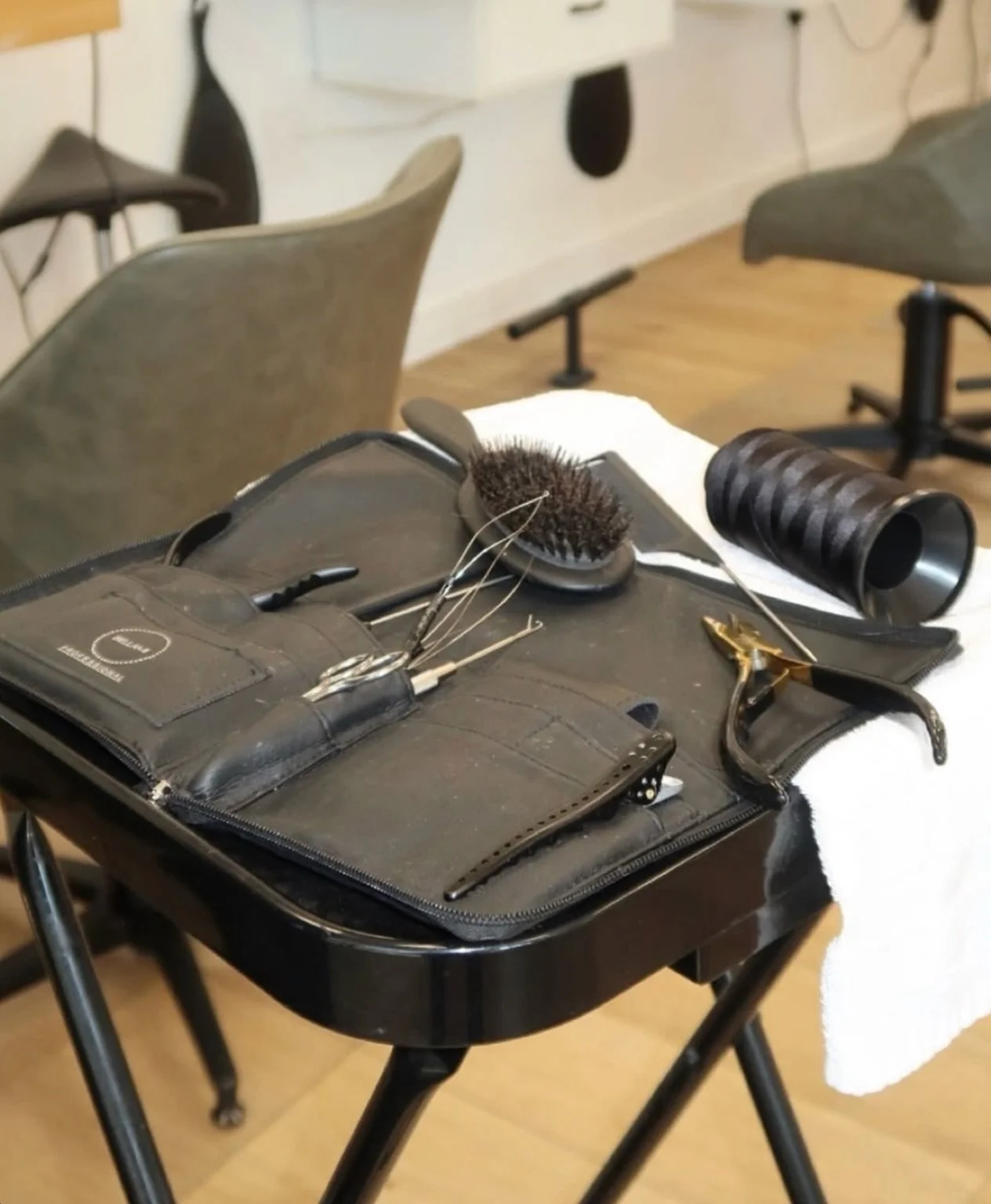 When you choose Luxe for your extensions, you can count on having a seamless blend with the most beautiful colors.

We choose the top luxury hand tied hair on the market, and create a custom blend of color to help you get to your goals. Not all exten