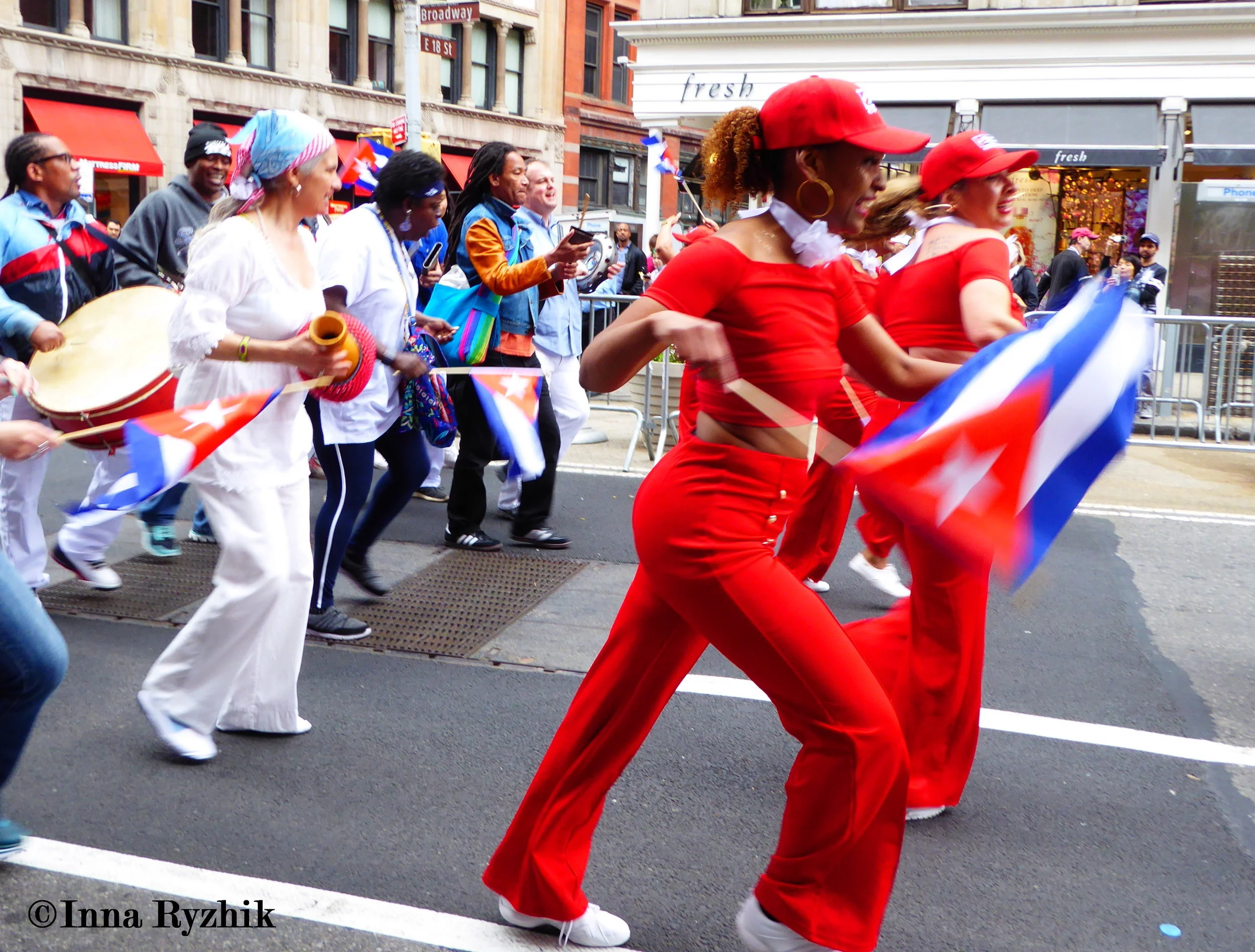 La Vida Es Un Carnaval - Dance Parade