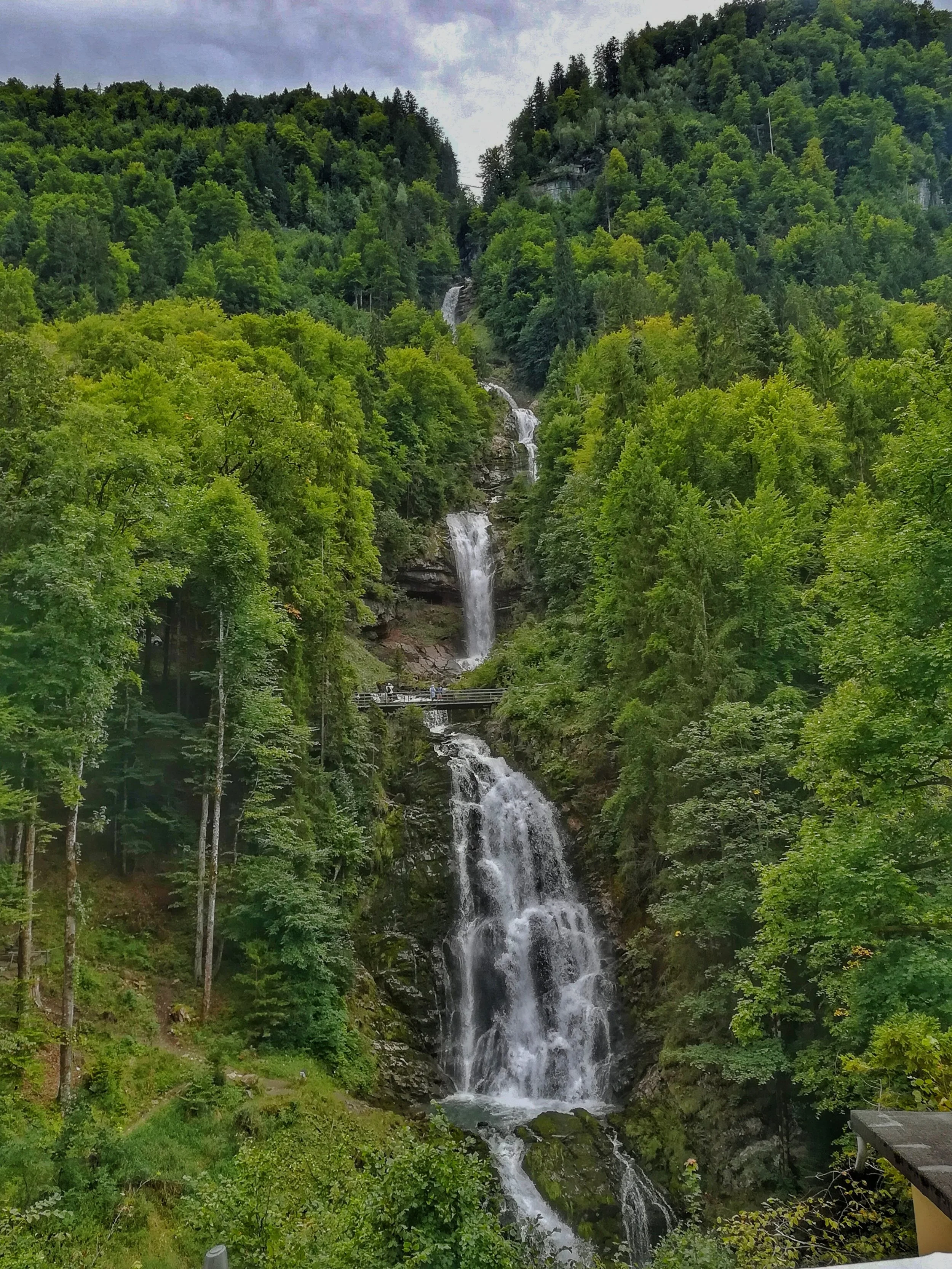 Breathtaking waterfalls everywhere 