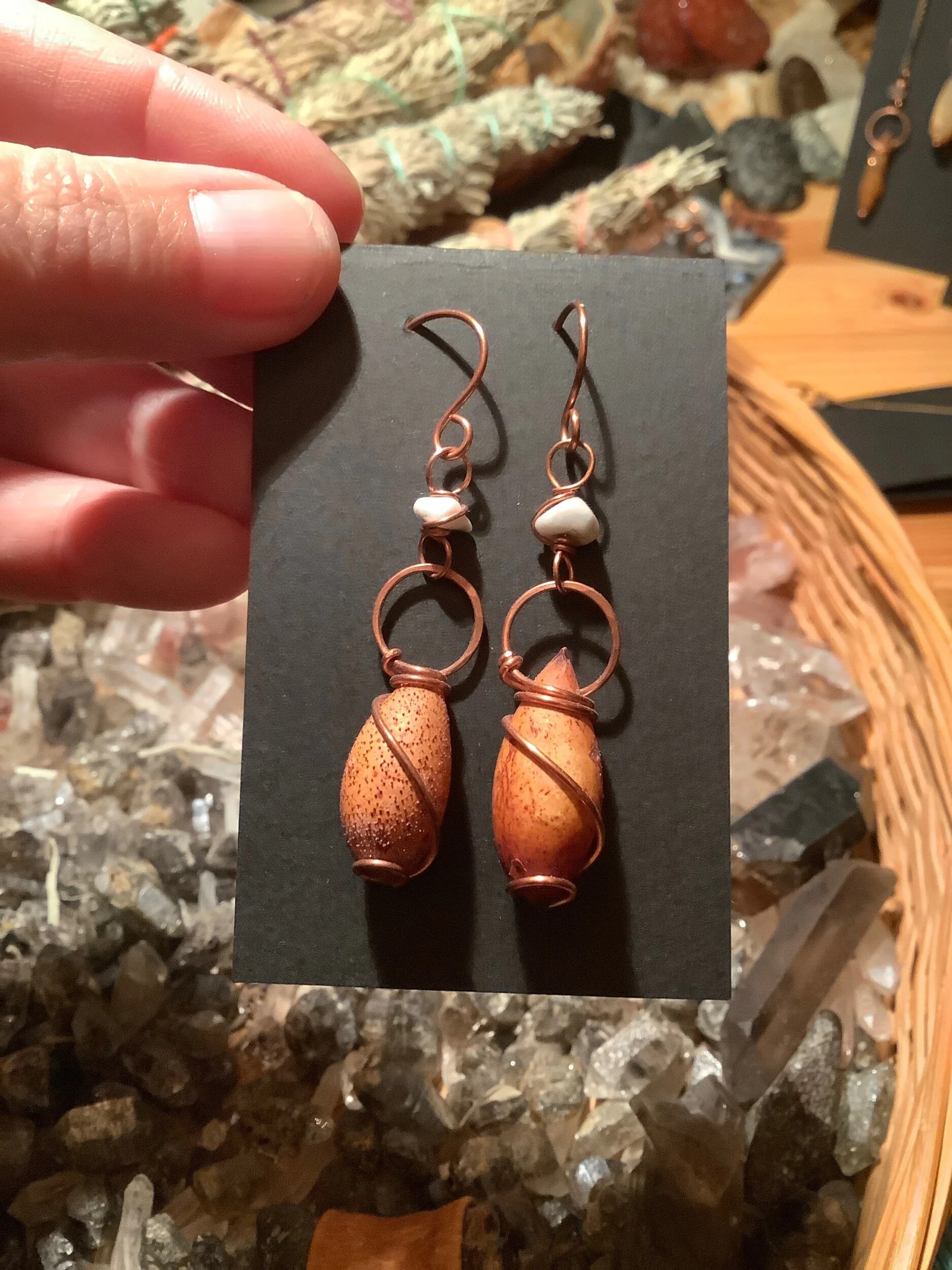 howlite and perrenial kelp