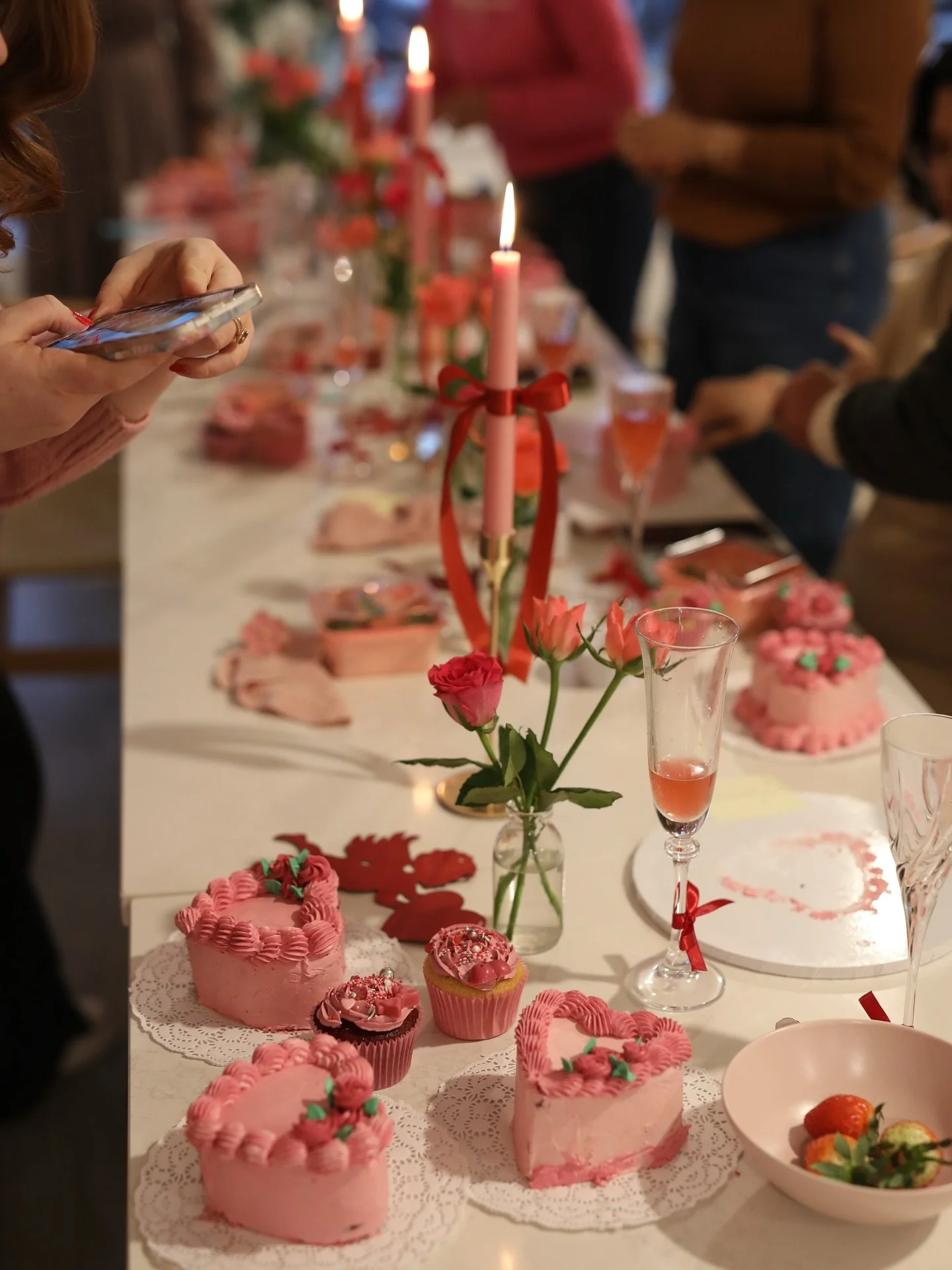 Grab your besties (or come ready to make new ones) and join us for the ultimate girlie Galentine&rsquo;s cake party! Friday, 13th Feb 6pm-7.30pm. Click link in bio for more info 🥂🍰💕

#galentinesdayparty #galentinesday #galentines #dublincakes #dub