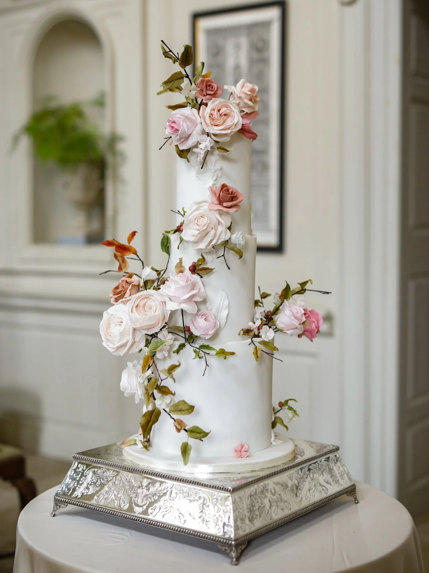 We are so ready for this year&rsquo;s wedding season!!! 😍😍😍 Swipe left to see a few of the beautiful wedding cakes we did last year. Which one is your favourite? ❤️ 

#weddingcake #weddingcakedesign #irishwedding #irelandwedding #dublincakes