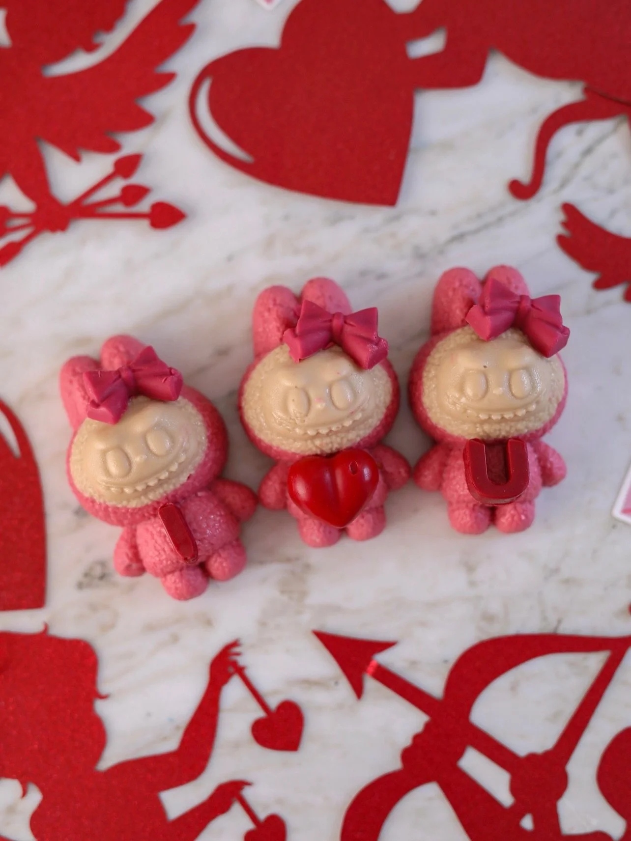 Cupid, but make it cuter 😍 Jellycat and Labubu-inspired Valentine treats now available to preorder via our website. Link in bio 🫶🏽

#valentinetreats #valentinegiftideas #valentinegiftsforher #valentinesweets #dublincakes