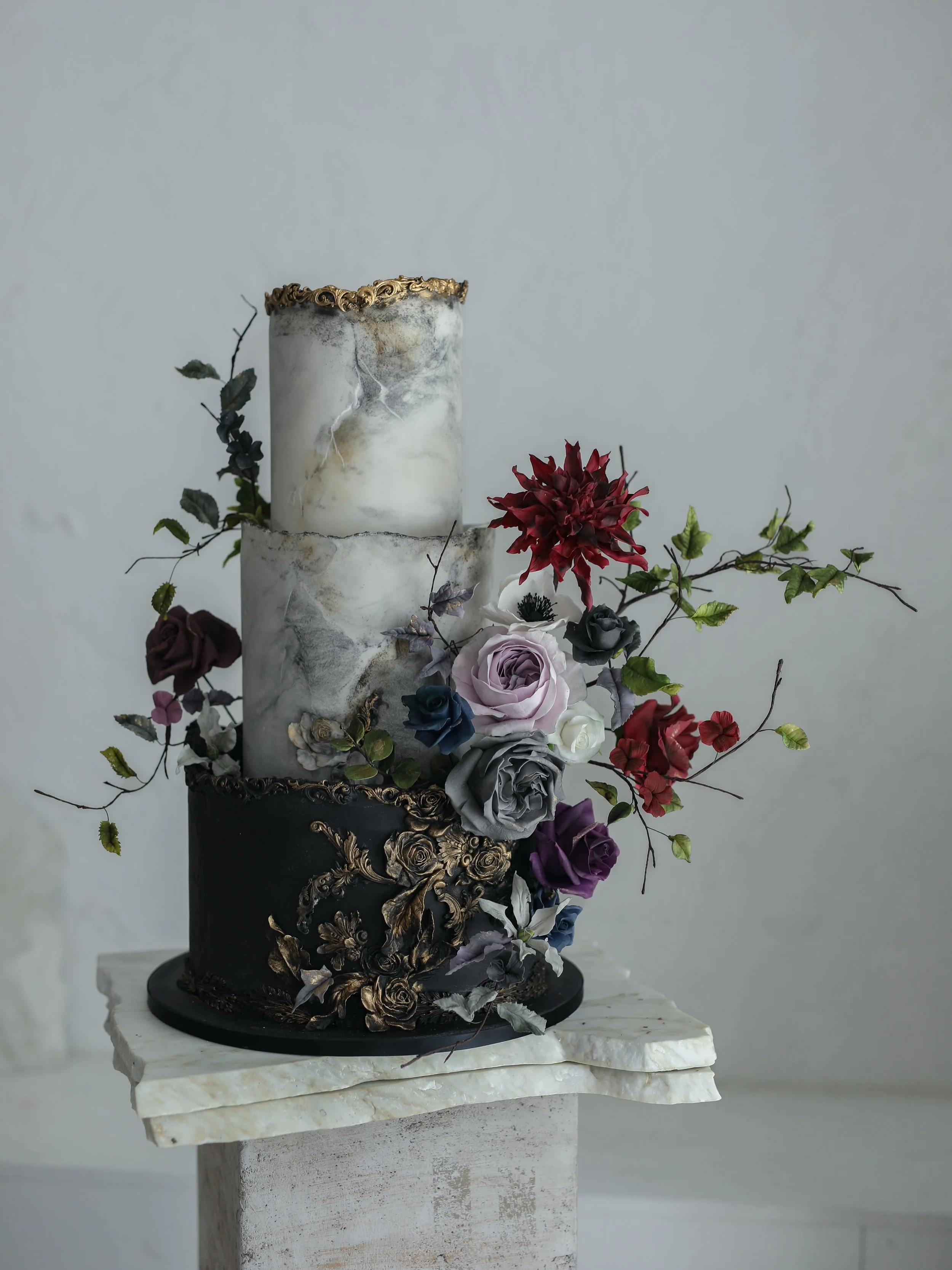 A study in elegance 🖤 Black fondant, sculptural details, and an unapologetically luxurious finish. For couples who dare to make a statement.

#luxuryweddingcakes #blackweddingcake #luxuryweddings #irelandweddings #weddingcakedesign