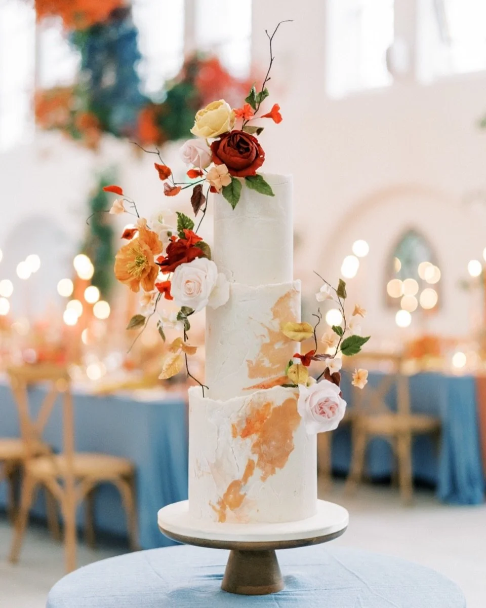 Ali and Chris&rsquo;s wedding was the epitome of autumnal elegance &mdash; beautifully designed, curated, and executed by the super talented @kristinehayesweddings and perfectly captured by the amazing @claire.studiobrown. 

All set against  the brea