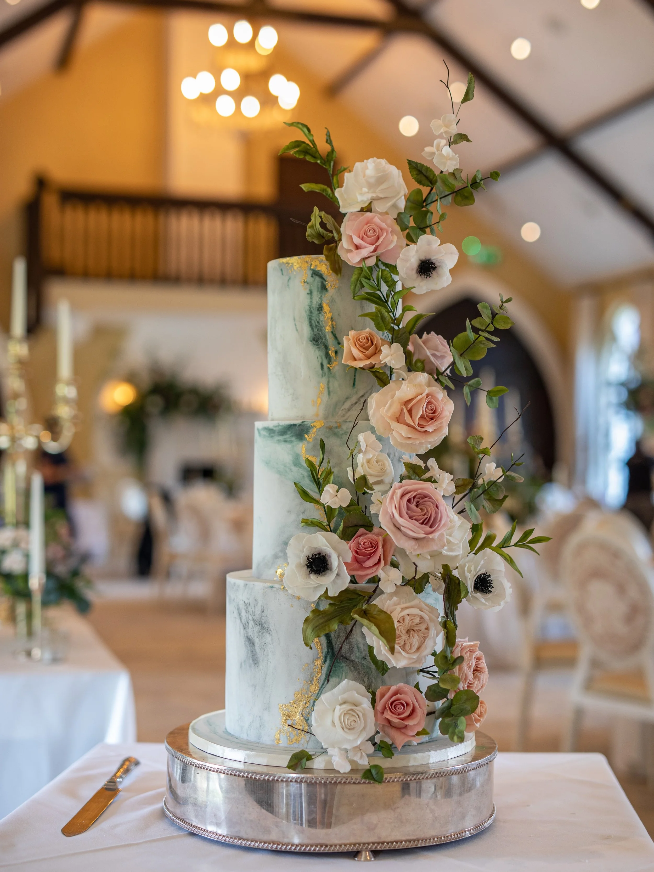 A little marble magic, a cascade of sugar flowers, and a love story in every detail. For Aisling and Jason ❤️❤️

Venue | @macreddin 

#luxuryweddingcakes #luxurywedding #irelandwedding #destinationweddingireland #weddingcakedesigner