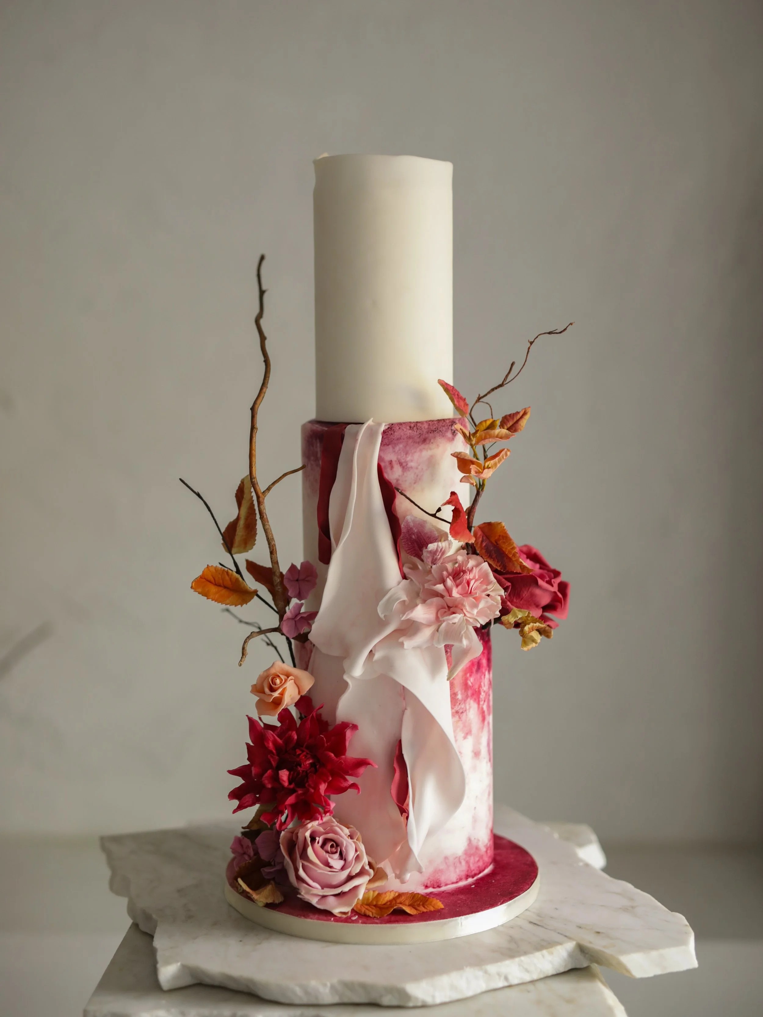 1 of 2 wedding cakes delivered to the ever so elegant @markreecastlesligo ✨

Bespoke autumn romance, rendered in every exquisite detail.

A meticulously crafted wedding cake, designed as a singular expression of luxury and artistry. Hand-painted acce
