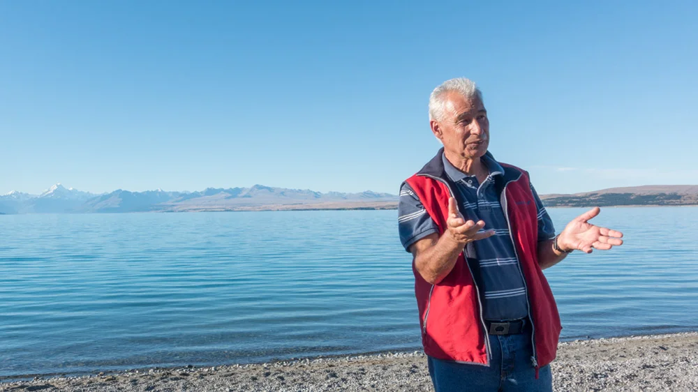 Ross Hemera Ko Te Waka-o-Aoraki, Ko Te Waipounamu Ko Aoraki te mauka Ko Waitaki te awa Ko Uruao, Araiteuru ngā waka Ko Whakatū, Whitianga, Matakaea ngā Tauranga Ko Rākaihautū, Kirikiri Patata ngā tipuna Ko Waitaha, Ngāti Māmoe, Ngāi Tahu ngā iwi