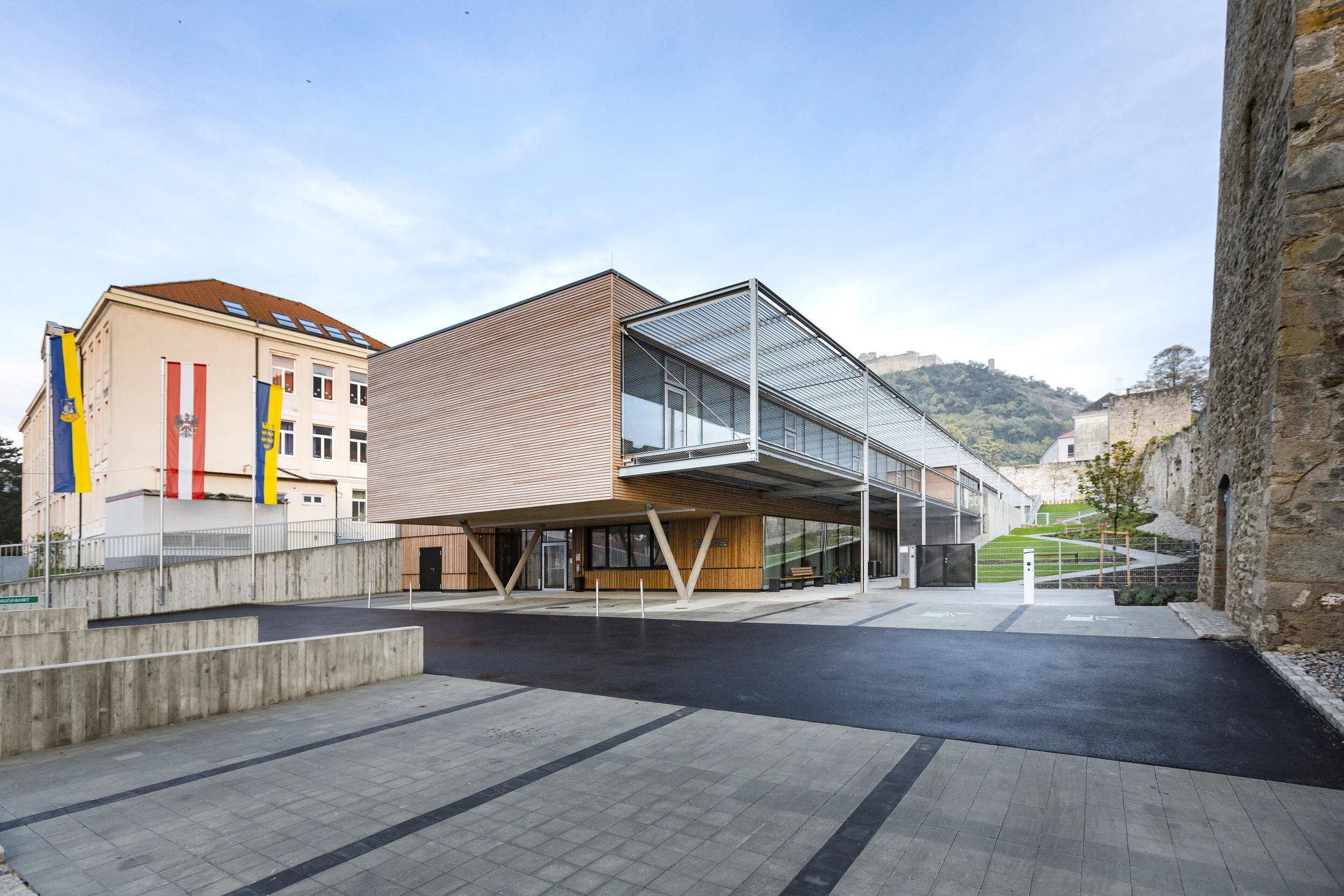  Wettbewerb, 1. Platz  AUSZEICHNUNGEN  Holzbaupreis Niederösterreich 2017 Vorbildliches Bauen NÖ 2018 NÖ Baupreis 2018 Kulturpreis NÖ K18   AUFTRAGGEBER Stadtgemeinde Hainburg   STATUS realisiert, 2017   Fotos: Helmut Wallner 