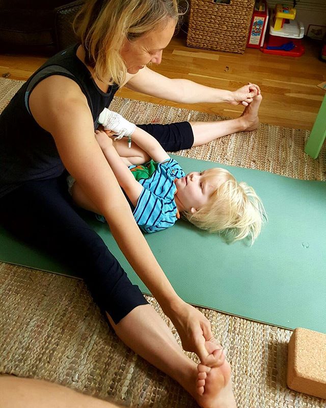 Mummy and toddler yoga #saturday #motherandson #lovemyboy #yogamom #yogafamily