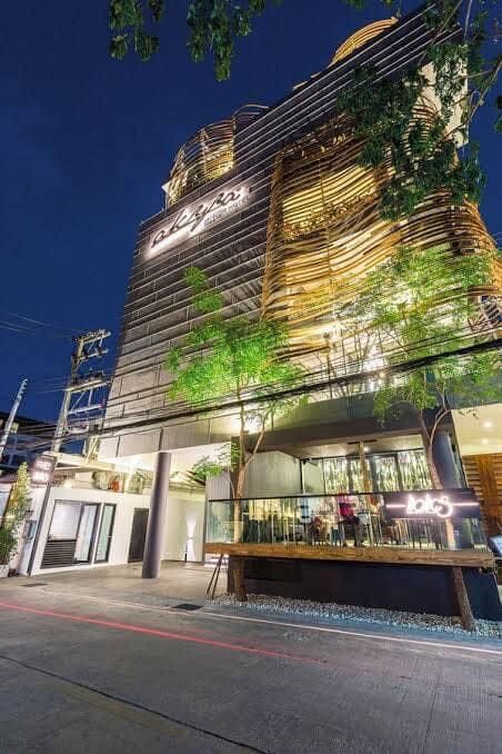 Akyra Manor Hotel Chiang Mai Facade 3.jpeg
