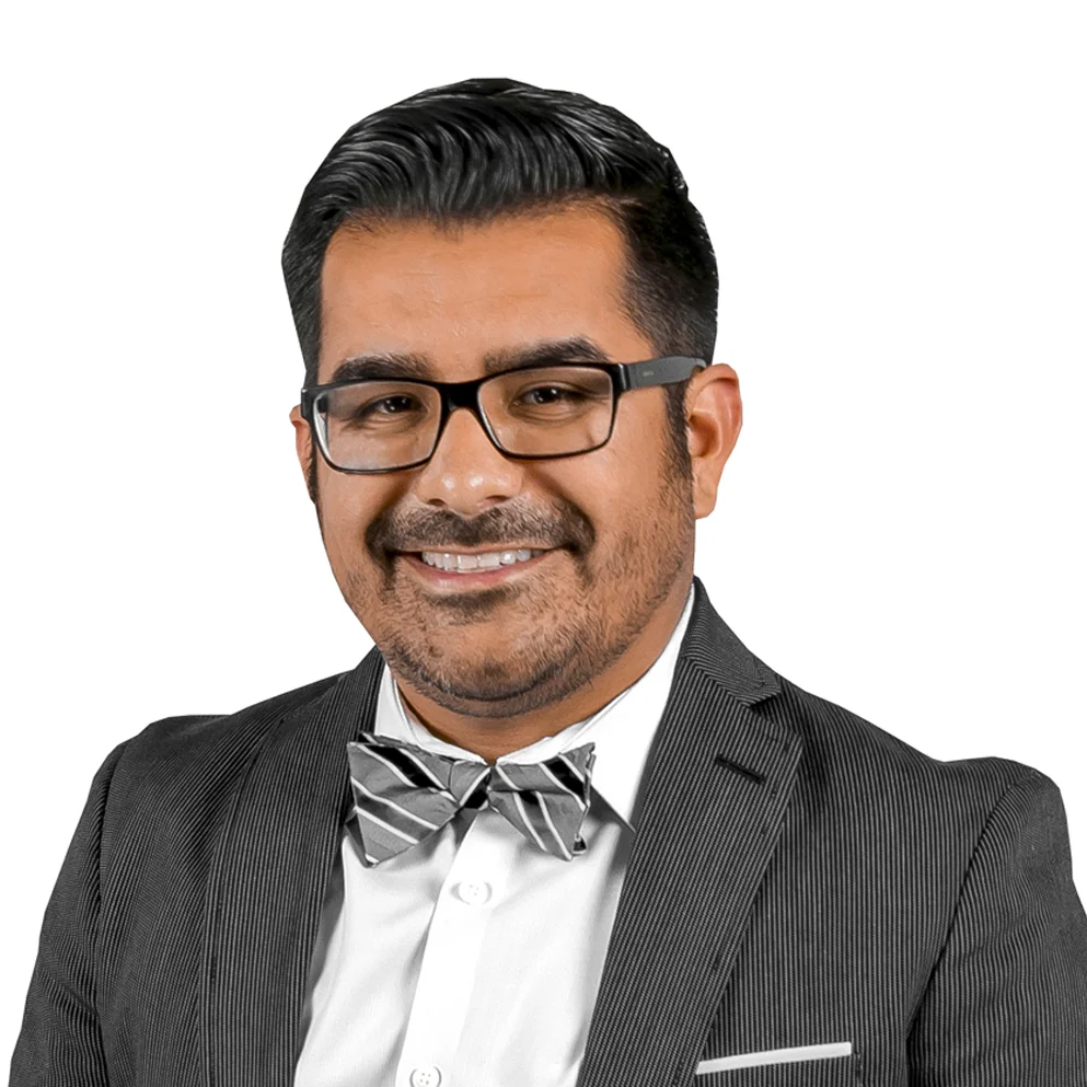 Juan Moya_Headshot.jpg