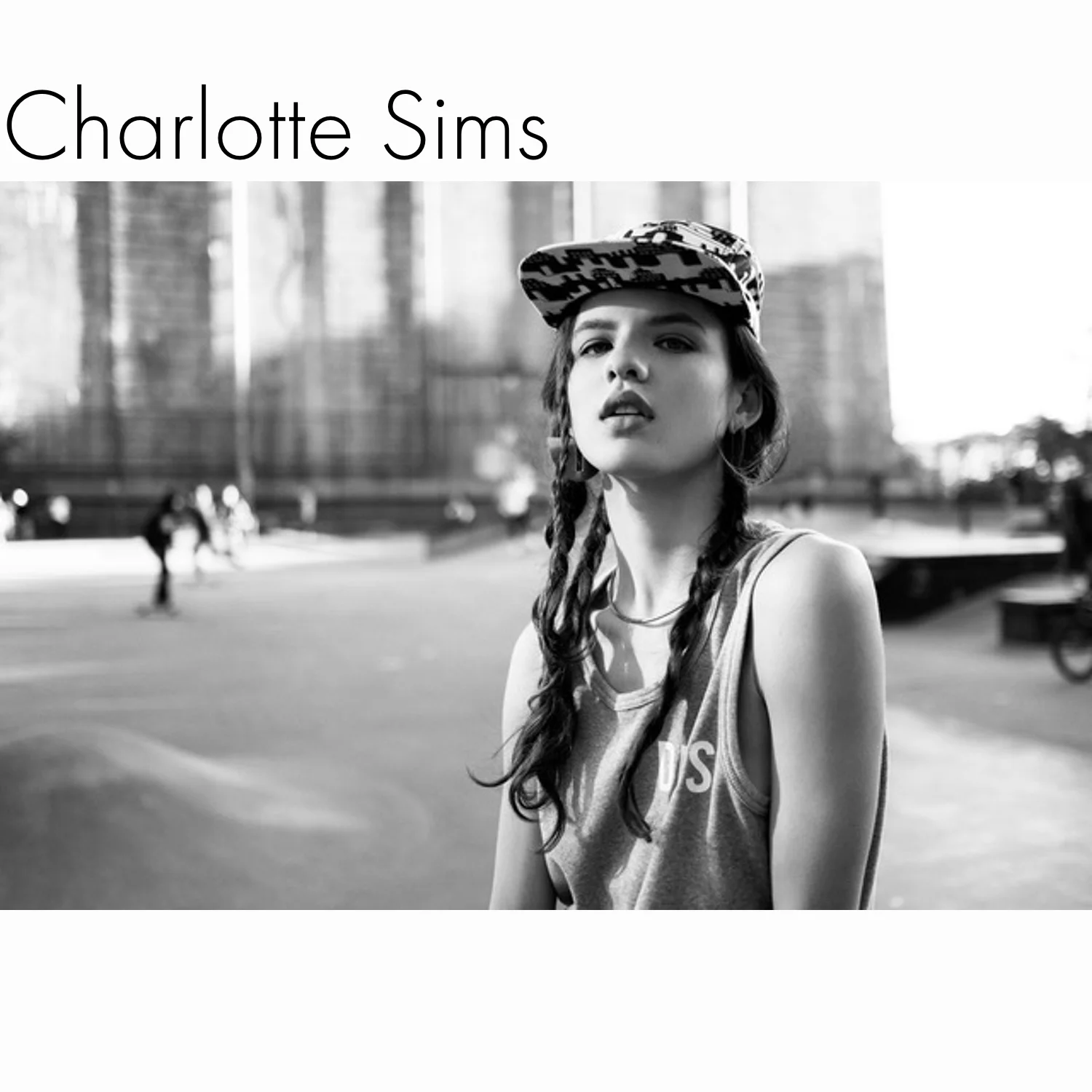 1CharlotteFASHIONptlight.jpg