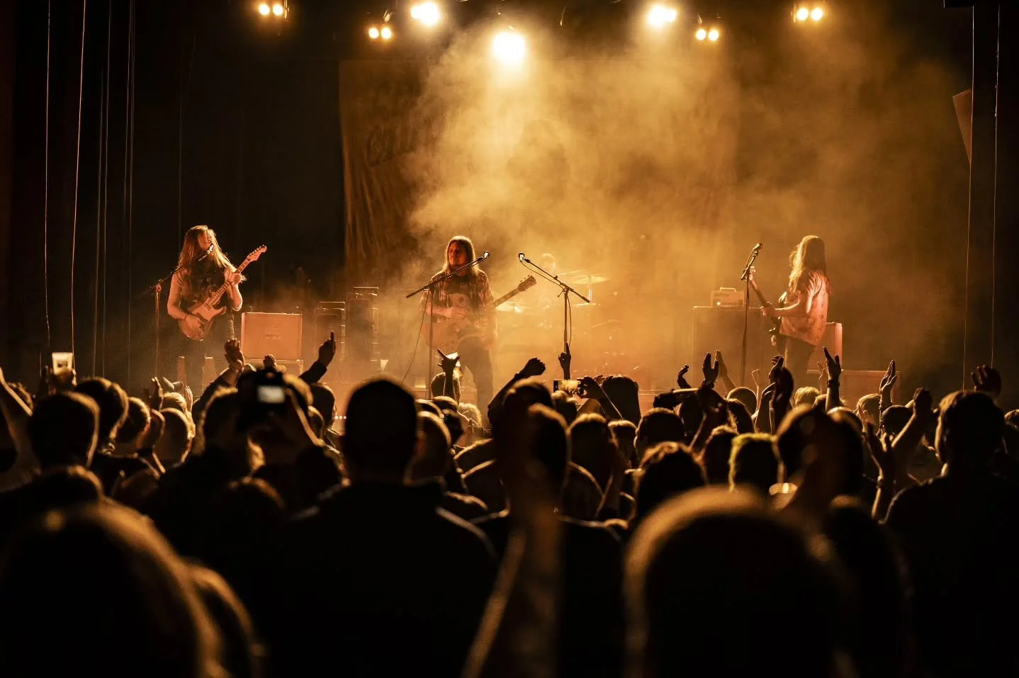 🌵❤️🌵 Vi hade inte kunnat &ouml;nska oss en b&auml;ttre start p&aring; turn&eacute;n. Tack Norrk&ouml;ping och @arbisnkpg 

N&auml;sta helg ses vi i Ume&aring; och Sundsvall. 

Dom otroliga bilderna &auml;r tagna av @alexandra.m.petersen