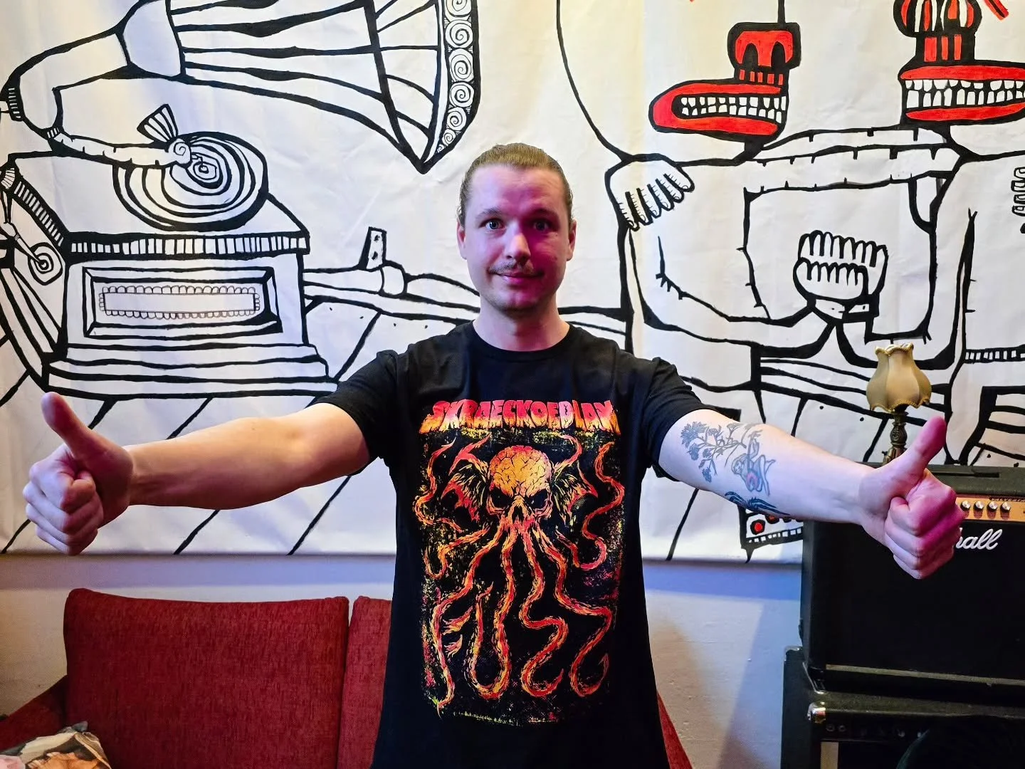 New t-shirt design. Will be available at our eu run supporting @truckfighters next week.

Design by @mangobeard