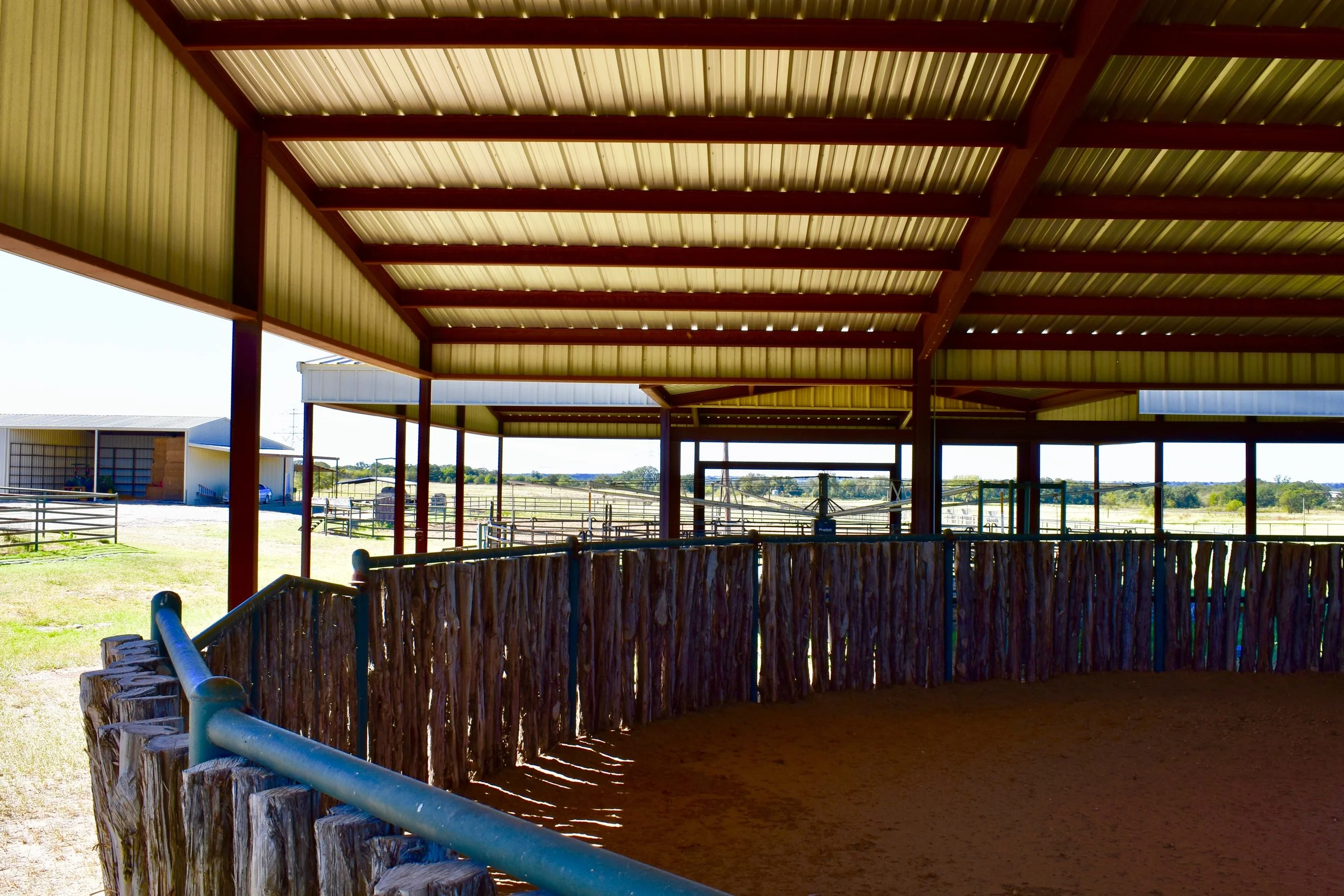 COVERED 50FT ROUND PEN