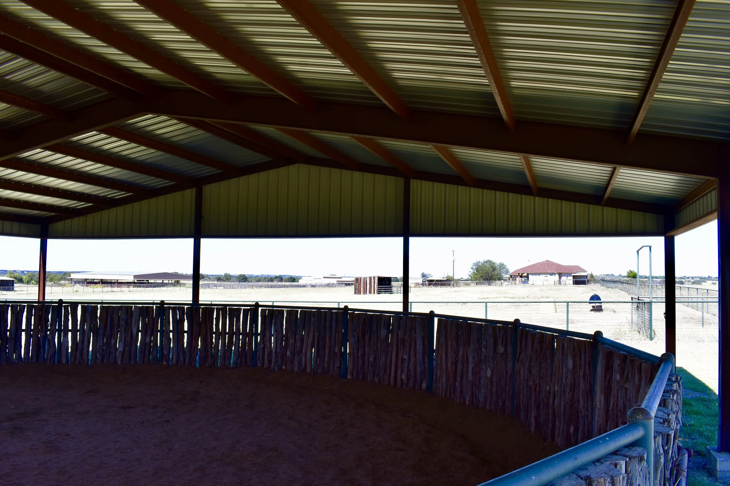 COVERED 50FT ROUND PEN