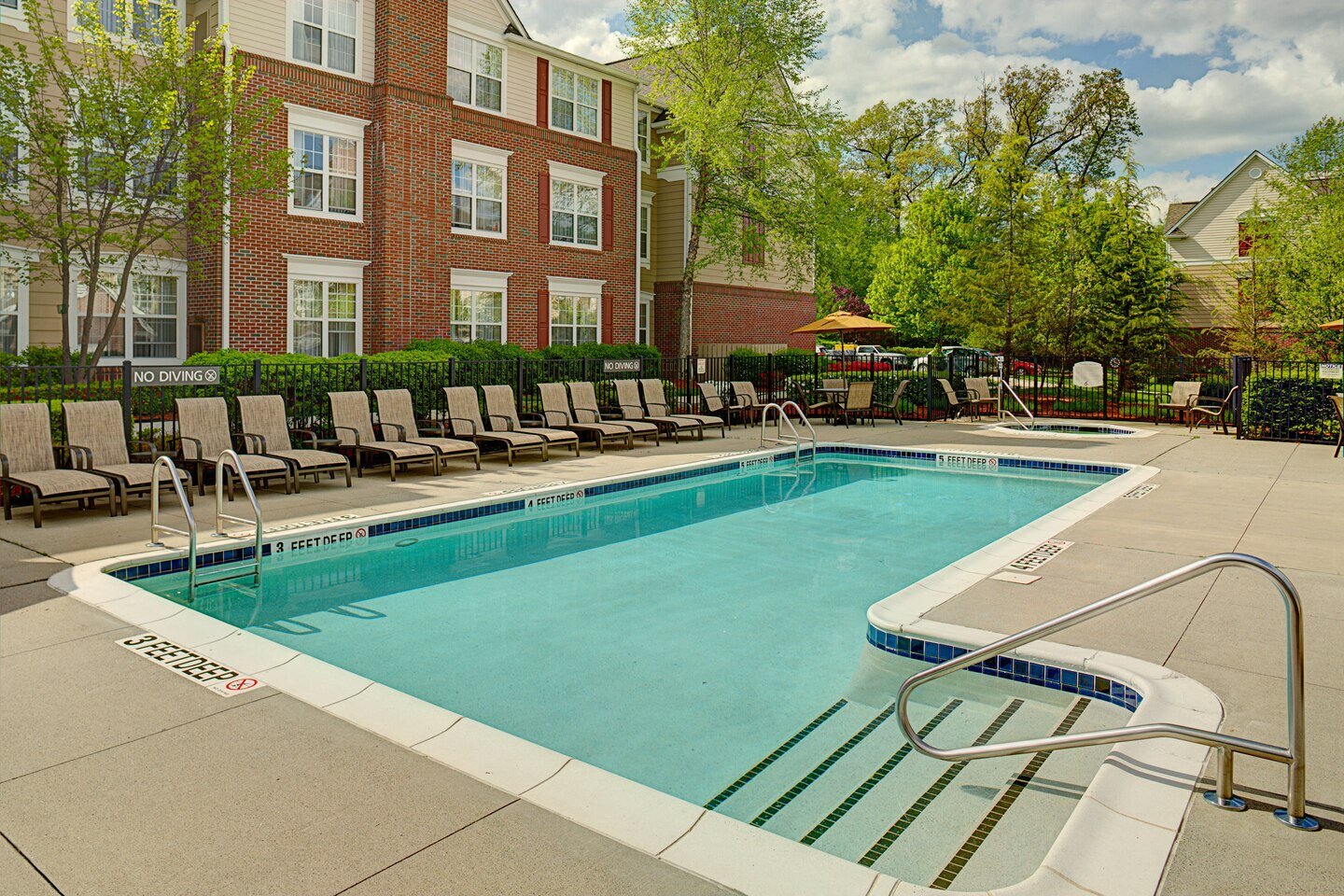 ewrsr-pool-0037-hor-clsc.jpg