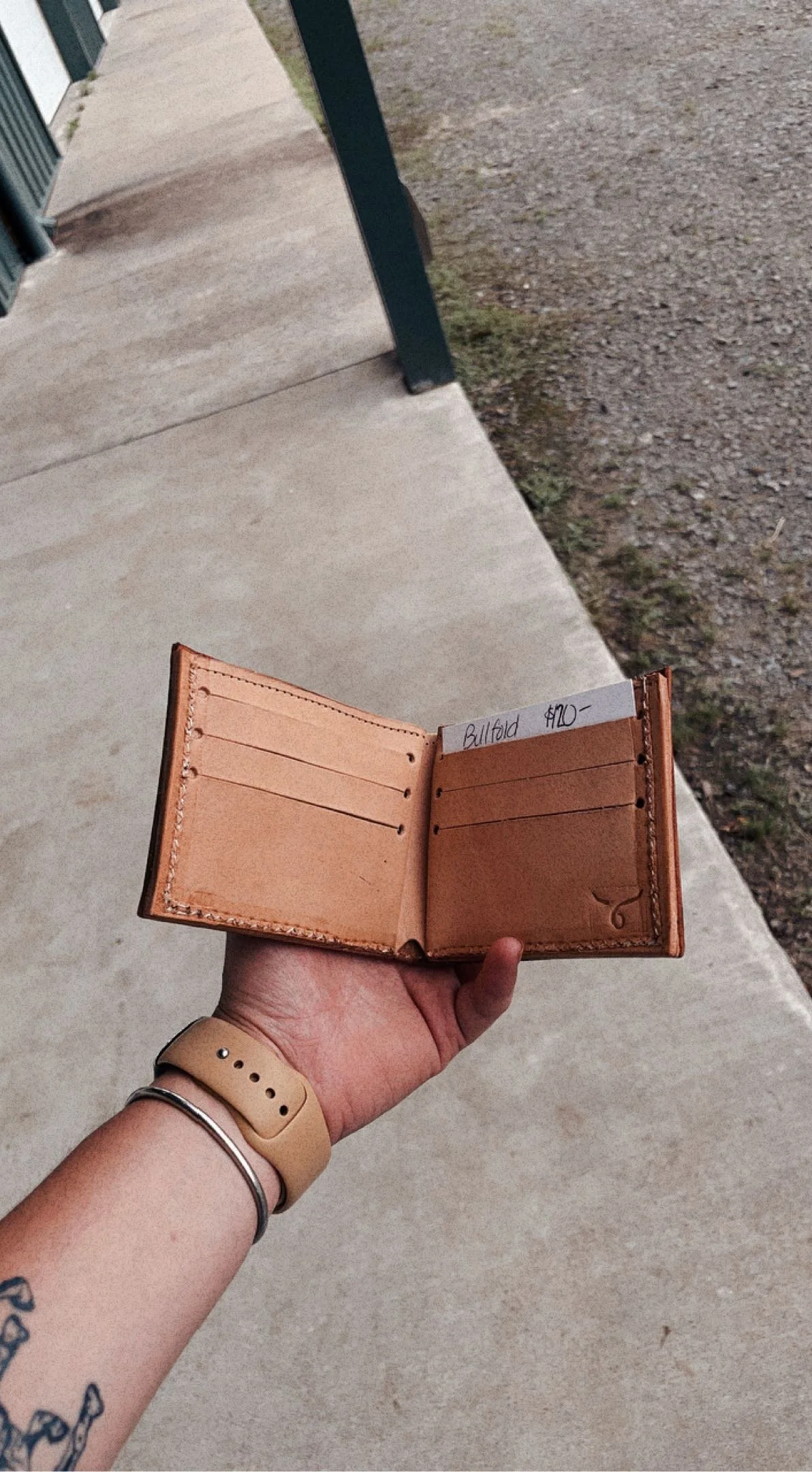 CF0DA950-6F21-47A5-8B76-A301E08DF7ED