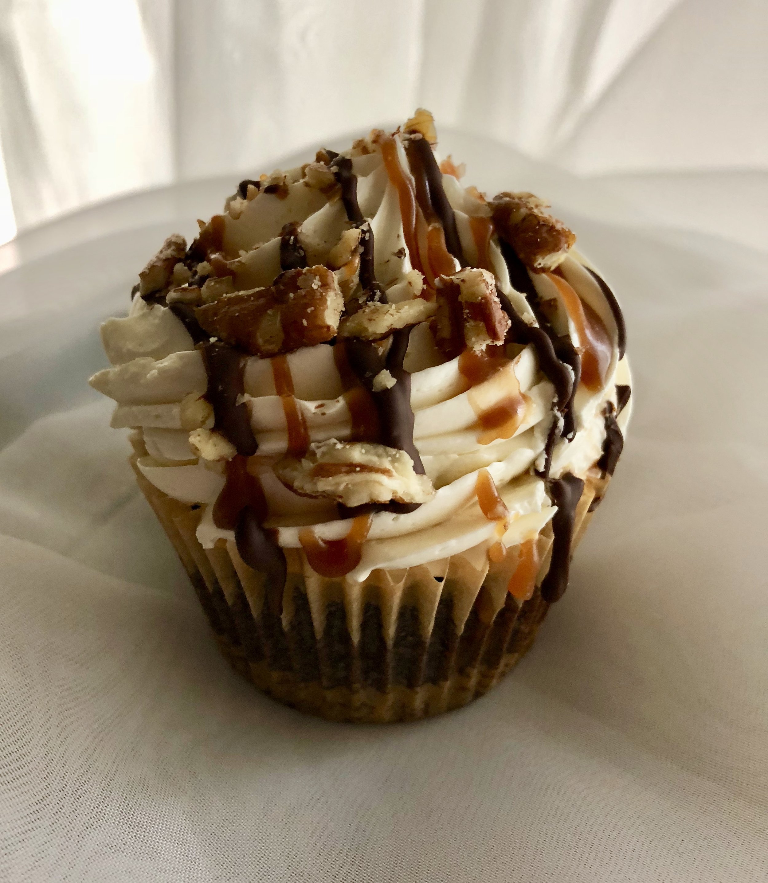 chocolate turtle cupcake