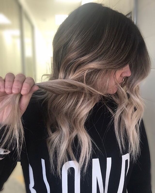 B L O N D E - the sweater says it all ☝🏻 ⠀
.⠀
#btconeshot2020_balayage ⠀
@behindthechair_com ⠀
@oneshothairawards ⠀
@marybehindthechair⠀
#styledbycasey_