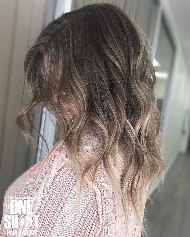 What a mane 🤩 I&rsquo;m so obsessed with this multidimensional beige blonde! ⠀
. ⠀
#btconeshot2020_balayage ⠀
@behindthechair_com ⠀
@oneshothairawards ⠀
@marybehindthechair⠀
#styledbycasey_