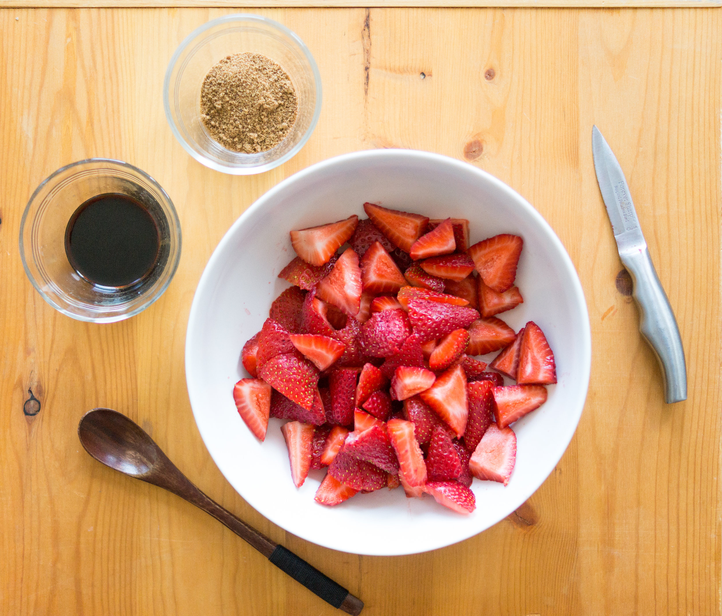 Vegan food, vegan recipes, vegan food blogger, chicago blogger, rorie raimondi, i am rorie, chicago food blog, food blogger recipes, easy to make vegan recipes, whole foods, easy to make strawberry bruschetta, easy strawberry bruschetta, quick strawberry bruschetta, 5 ingredient berry bruschetta, strawberries, vegan cream cheese, cinnamon sugar toast, cinnamon toast, balsamic vinegar, sugar, dessert, breakfast, snack, brunch, easy breakfast, easy brunch, easy dessert, easy snack