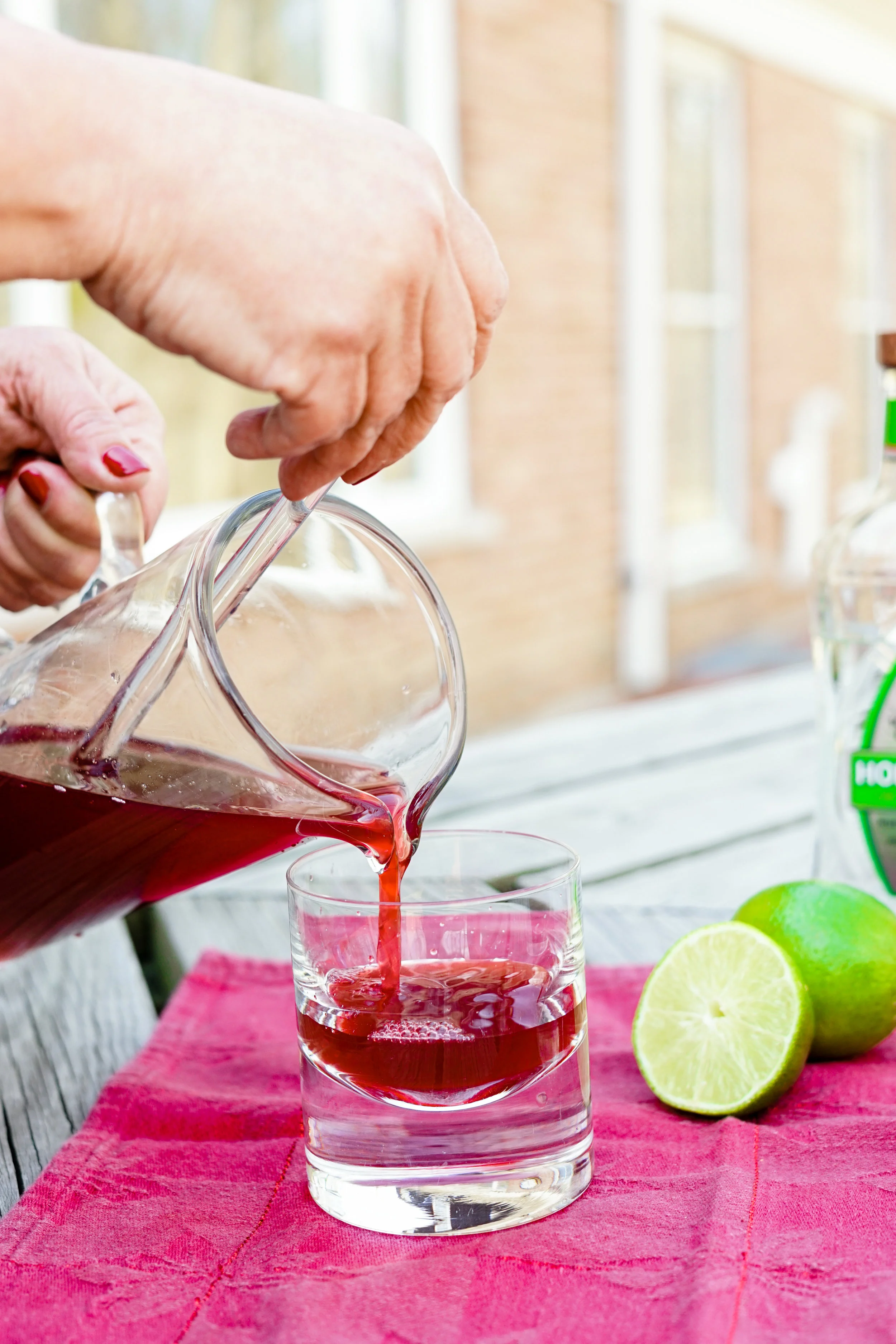 easy margarita recipe, pomegranate lime margaritas, what to use pomegranate juice in, juices to mix tequila with, lime juice, how to use up your limes, quick margarita recipe, margarita recipe using pomegranate juice, ways to use pomegranate juice, what can I use pomegranate juice for, how to use pomegranate juice, how to make a margarita, how to make a strong margarita, what goes into a margarita, what do you put in a margarita, cointreau, is there cointreau in a margarita, what is cointreau, what to use cointreau in