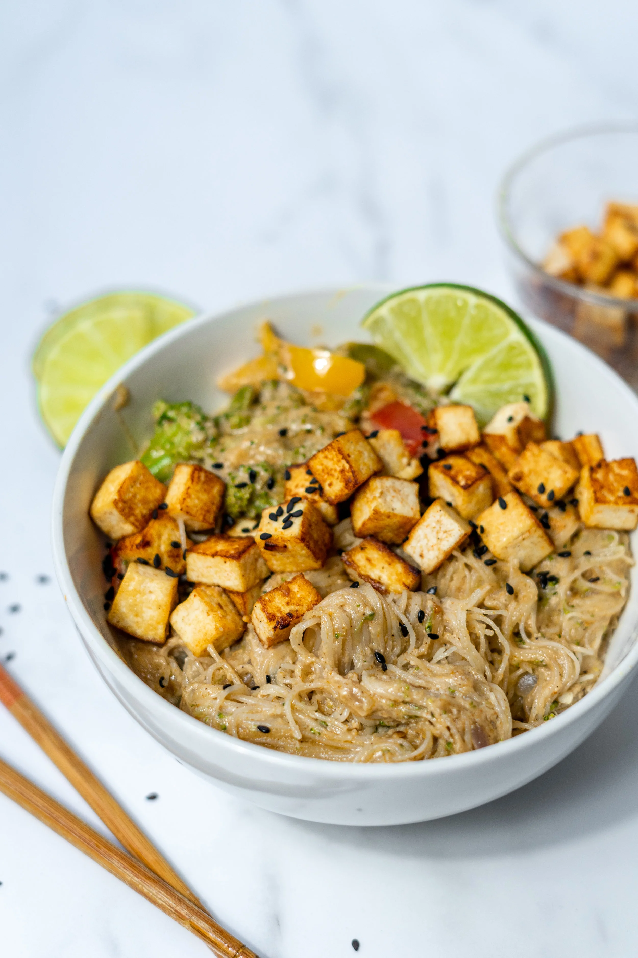 i am rorie, food blogger, vegan food blogger, curry recipe, easy curry recipe, vegan curry recipe, how to make curry, curry noodles, garam masala, curry, ginger, indian food, vegan indian recipes, chicago food blogger, chicago vegan food blogger, tofu, how to cook tofu, crispy tofu recipe, crispy tofu, how to make crispy tofu, sesame seeds, sesame oil, i am rorie curry recipe, broccoli, bell peppers, rice noodles, recipe using rice noodles, easy vegan recipes