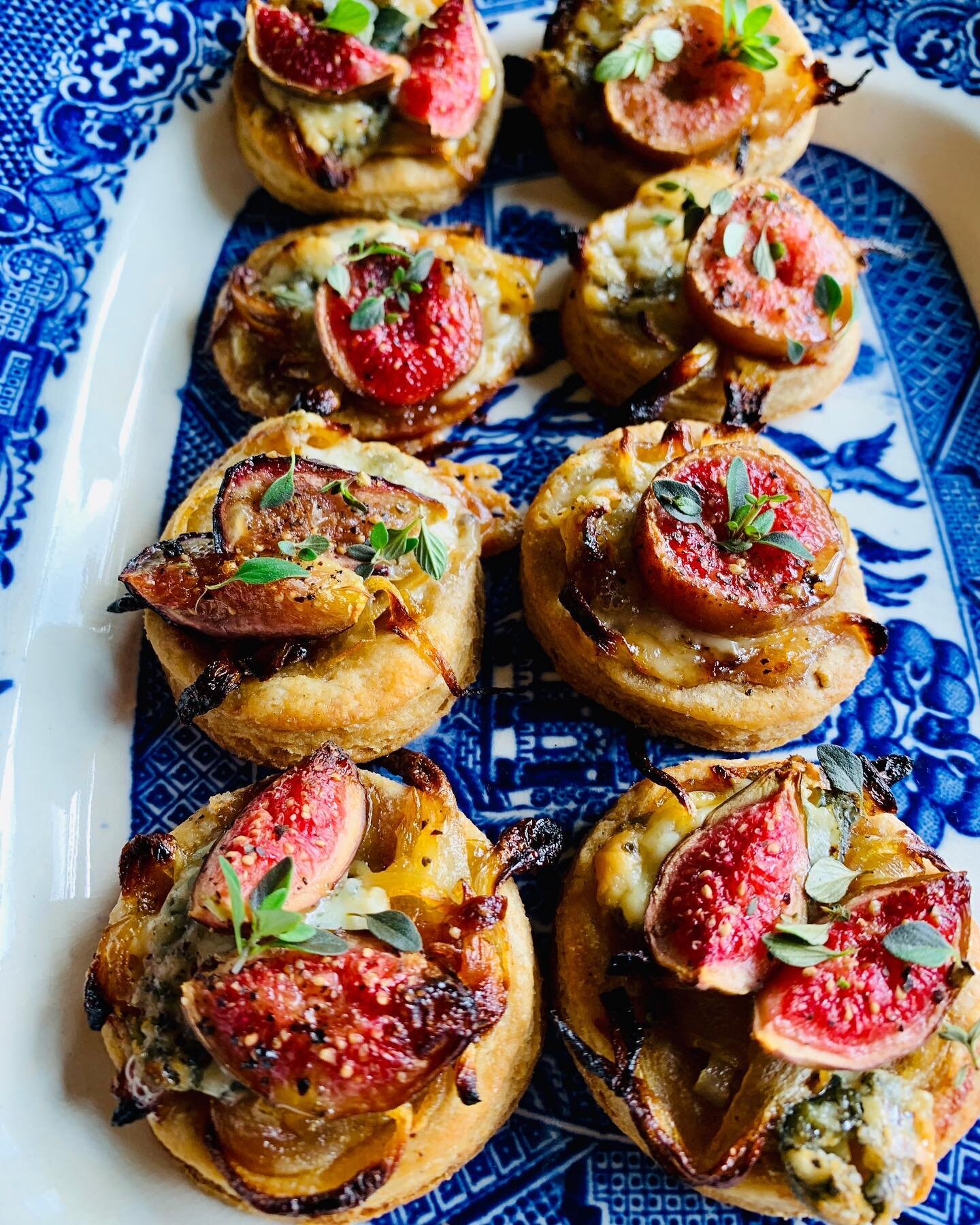 Well, I said goodbye to figs with these yummy little tarts 🙋🏼&zwj;♀️ Now...apples! Pears! Yippppppeeee!