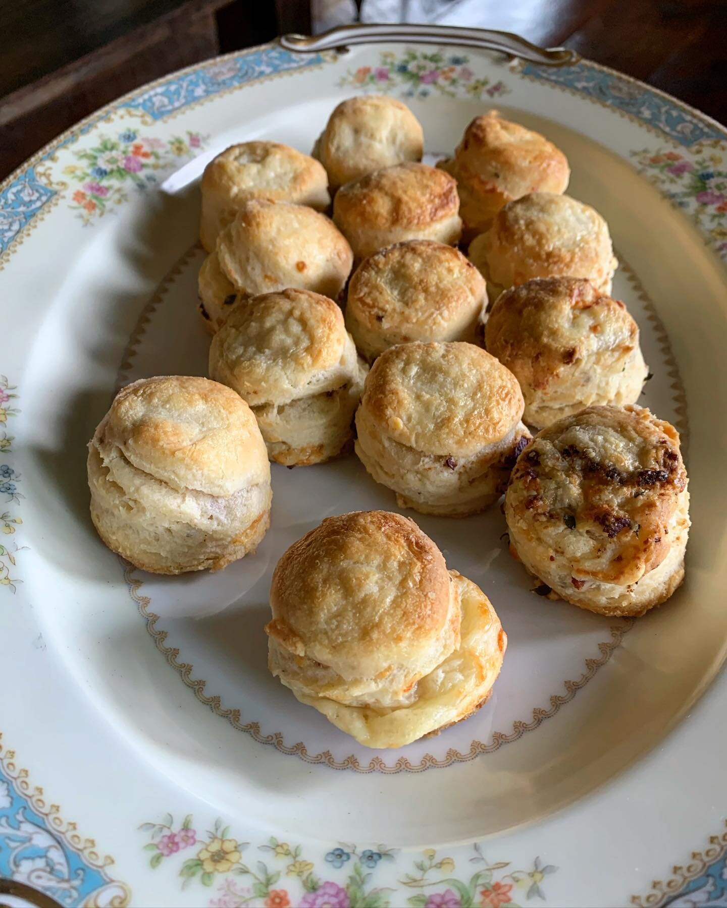 Happy Sunday everyone...who&rsquo;s having biscuits this morning? These are crazy-good, bacon-cheddar beauties @thebarnnc