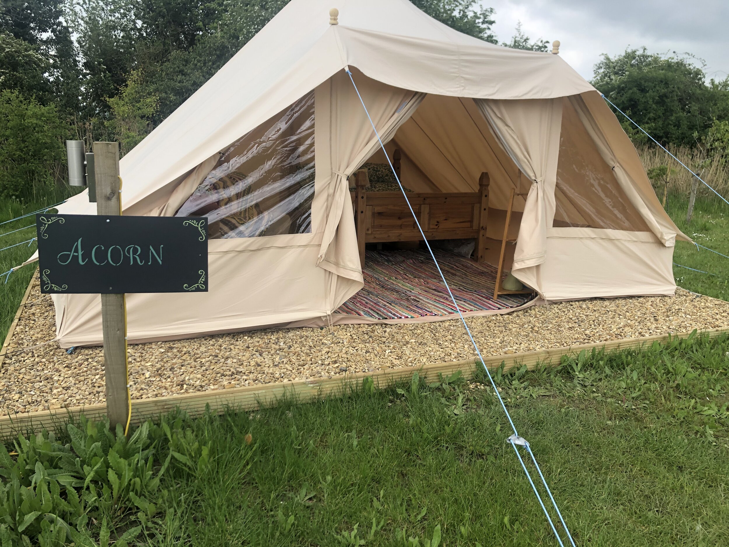   Features:  Bed linen (1 included, 1 max) Duvets and pillows (2 included, 2 max) Fridge (1 included, 1 max) Beds made up  Campers' kitchen  Car parking by pitch/unit Coffee maker Cooking equipment Gas and electricity Kettle Kitchen corner or Kitchen