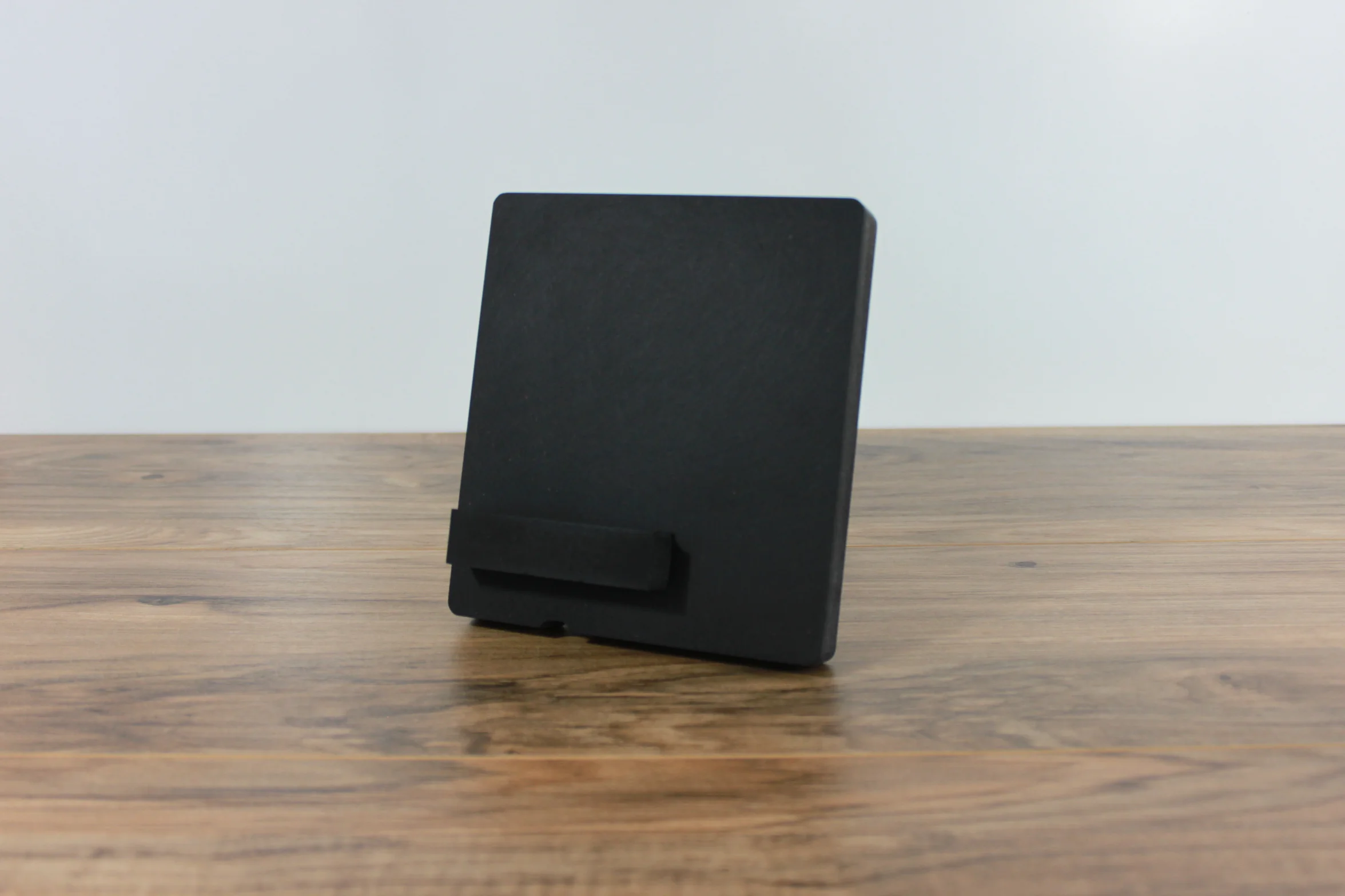 EAZZL MODEL P BLACK.JPG