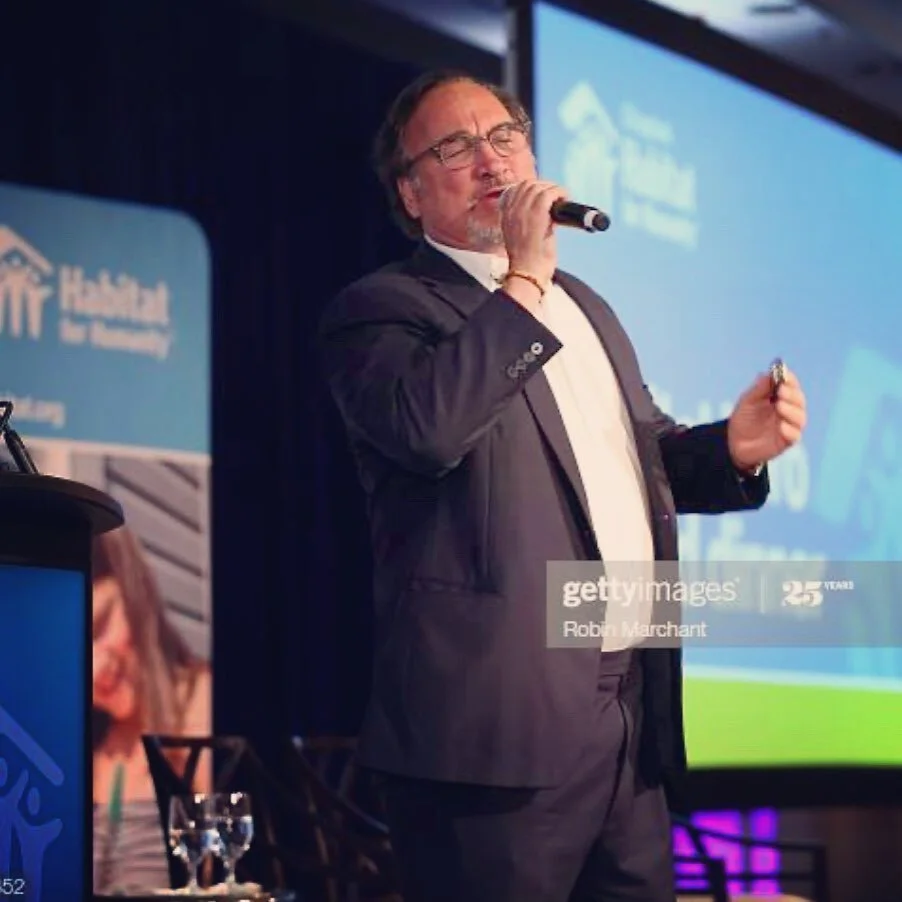 @habitatforhumanity knows how to host an event! @jim_belushi sings the night away in Chicago!