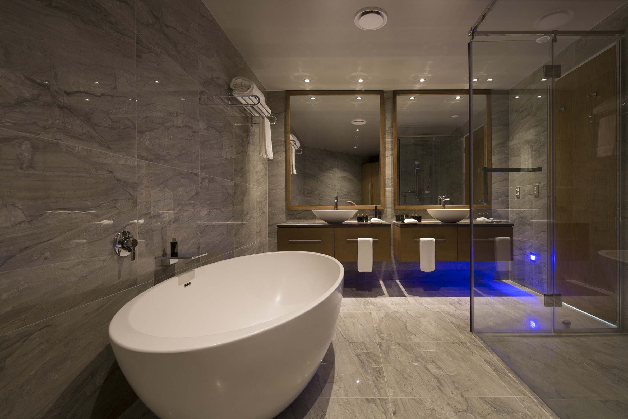 Distinction Dunedin bathroom