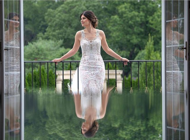 Behold this goddess daydreaming on the terrace... *trumpet sounding*
.
Whether it&rsquo;s your dream to look like a regal queen or a laid back boho babe on your big day, I loooove helping brides bring their vision to life!
📷 @studio_d_nyc 
#bridalma